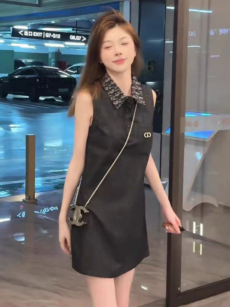한 부서 미니멀리즘 바람 폴로 칼라 배색 데님 여성 드레스 2026 여름 새로운 품격 캐주얼 루즈핏 조끼 스커트 이미지 4