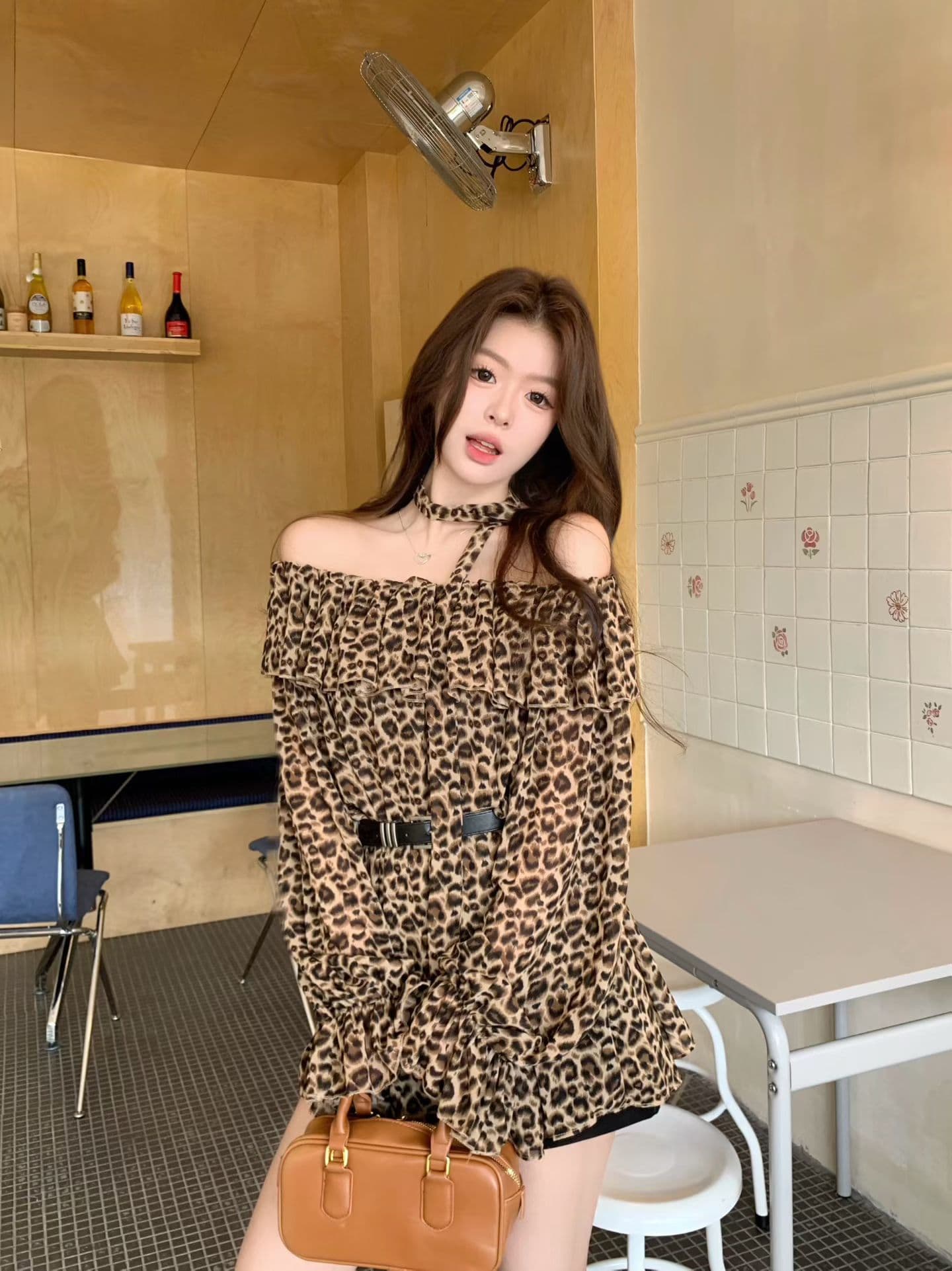 레오파드 무늬 프릴 리본 오프숄더 긴팔 여성 셔츠 봄 디자인 센스 루즈핏 셔츠 품격 슬림해 보이는 맨위 상세 이미지 2