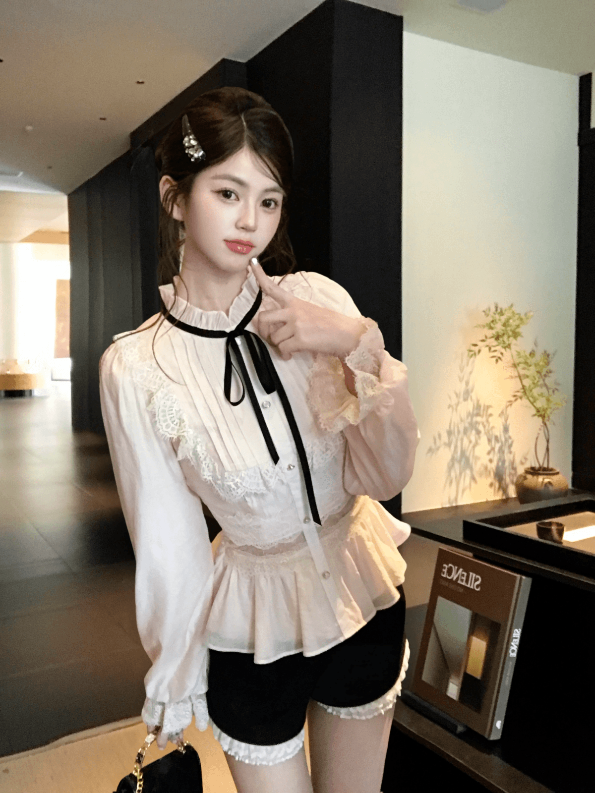 기타 한 작은 물고기 musefish 그는 당겨서 미스 레이스 레이스 배색 레이스업 셔츠 레이스 반바지 세트 여성 이미지 4