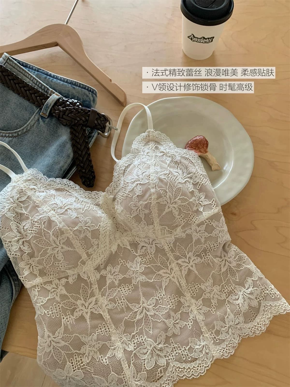 준비금 부드러운 레이스 아름다움 뒤로 캐미솔 여성 벨트 가슴 패드 연삭 털 열 속옷 인사이드 가져 가라. 외출용 맨위 상세 이미지 2