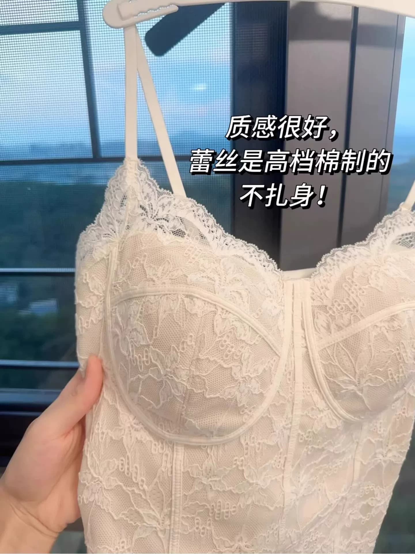 화이트 레이스 보온 조끼 여성 벨트 가슴 패드 가을 겨울 만나는 아름다움 뒤로 속옷 털이 있는 캐미솔 모피 인사이드 가져 가라. 이미지 2