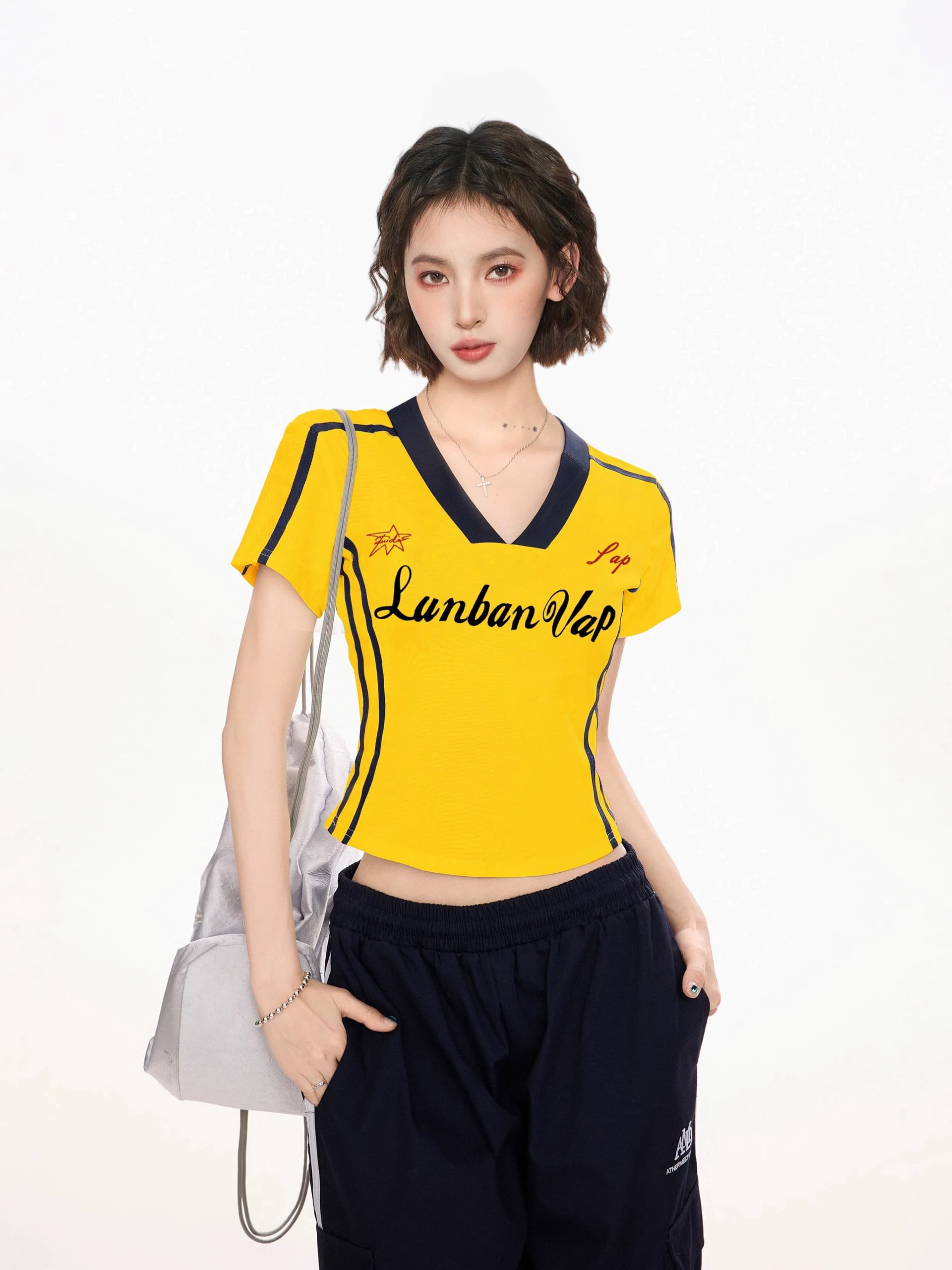 도파민 황색 V넥 긍정적 인 어깨 반팔 티셔츠 여성 여름 운동 디자인 센스 몸매 가꾸기 슬림해 보이는 쇼트 스타일 핫걸 맨위