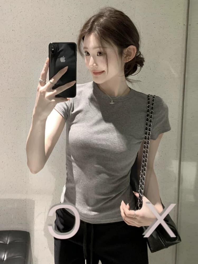 회색 긍정적 인 어깨 반팔 티셔츠 여성 2025 새로운 여름 몸매 가꾸기 기본 셔츠 패션 다용도 슈퍼 잘 생긴 맨위