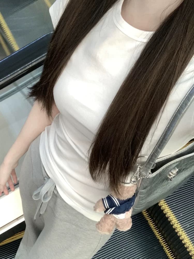 회색 긍정적 인 어깨 반팔 티셔츠 여성 2025 새로운 여름 몸매 가꾸기 기본 셔츠 패션 다용도 슈퍼 잘 생긴 맨위 이미지 4