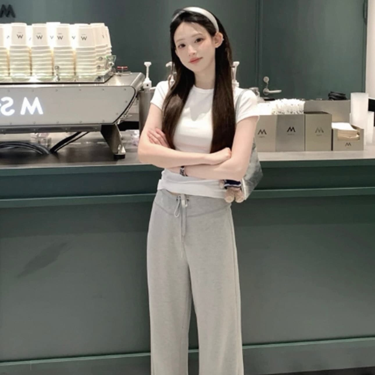 회색 긍정적 인 어깨 반팔 티셔츠 여성 2025 새로운 여름 몸매 가꾸기 기본 셔츠 패션 다용도 슈퍼 잘 생긴 맨위 이미지 5