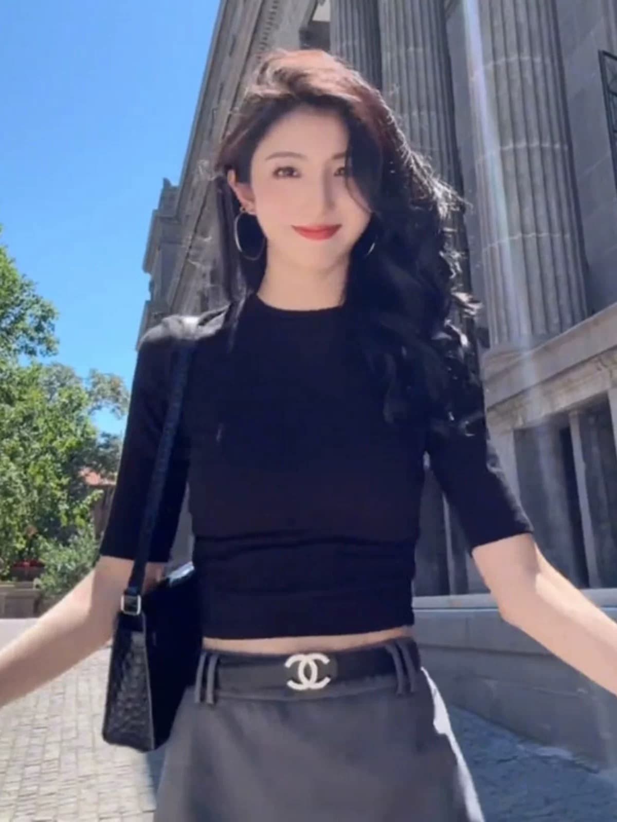 검정색 반하이넥 긍정적 인 어깨 중간 소매 티셔츠 여성 가을 타이트 5 점 소매 프랑스식 꼬집기 허리 기본 셔츠 인사이드 잡아라. 의류