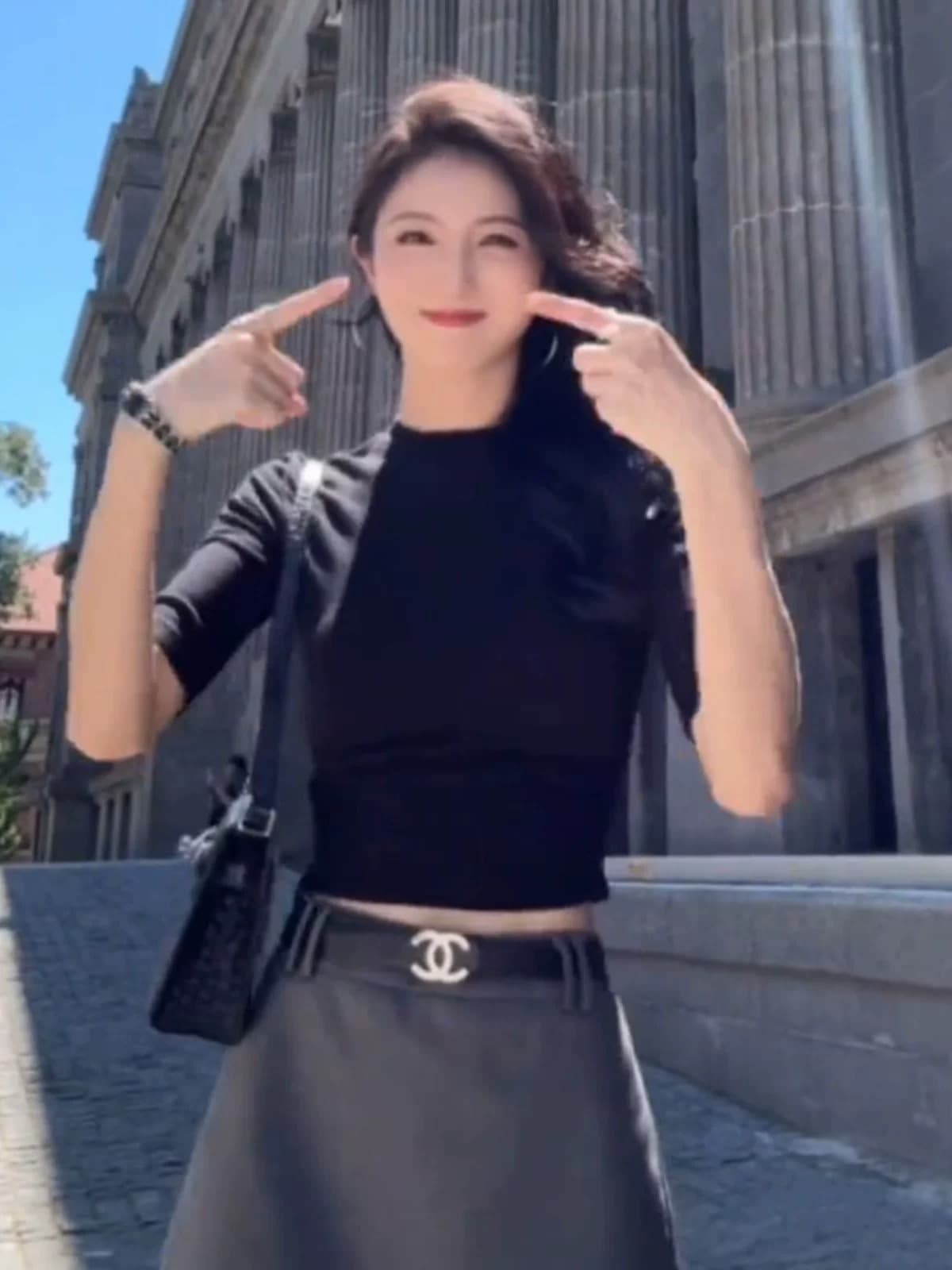 검정색 반하이넥 긍정적 인 어깨 중간 소매 티셔츠 여성 가을 타이트 5 점 소매 프랑스식 꼬집기 허리 기본 셔츠 인사이드 잡아라. 의류 이미지 4