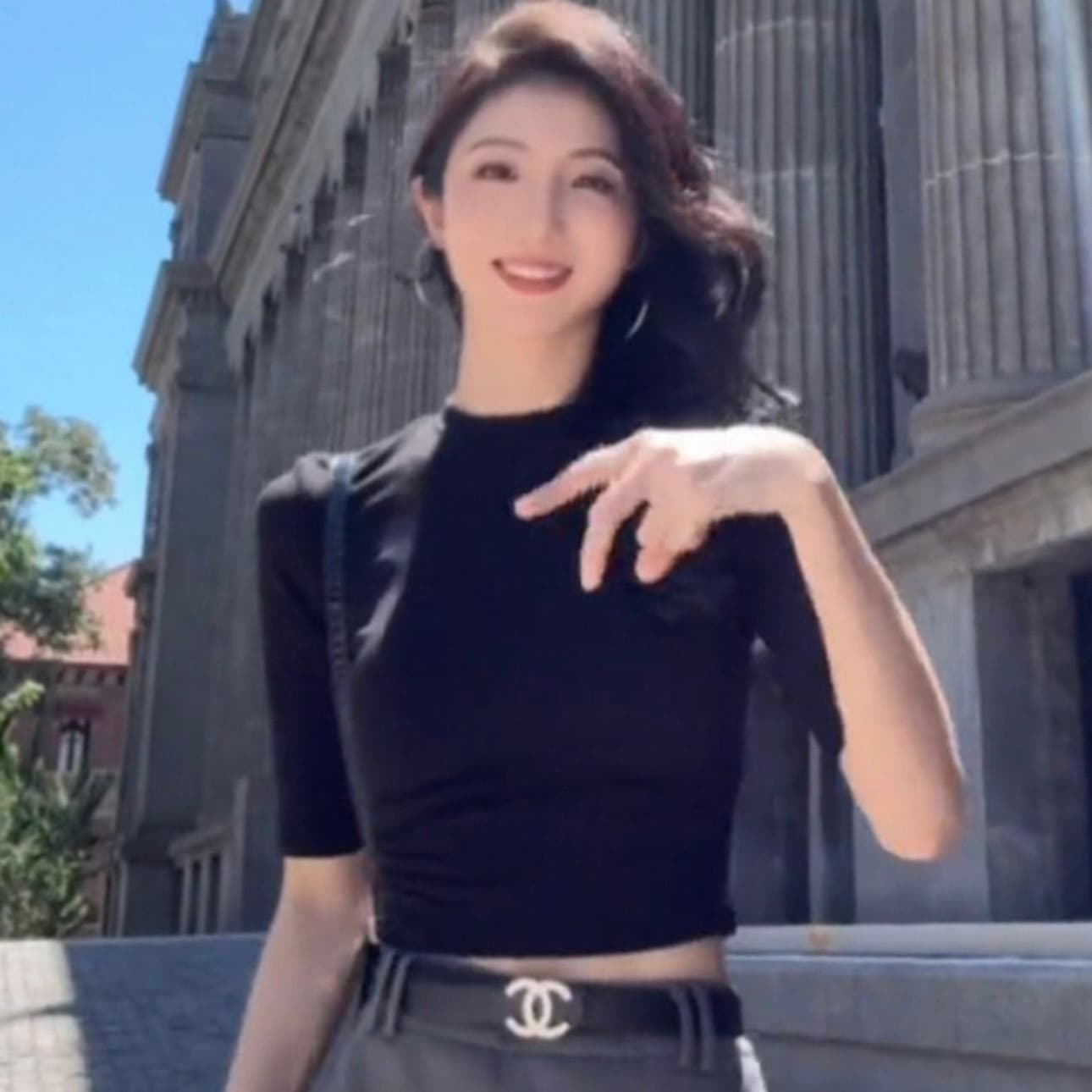 검정색 반하이넥 긍정적 인 어깨 중간 소매 티셔츠 여성 가을 타이트 5 점 소매 프랑스식 꼬집기 허리 기본 셔츠 인사이드 잡아라. 의류 이미지 5