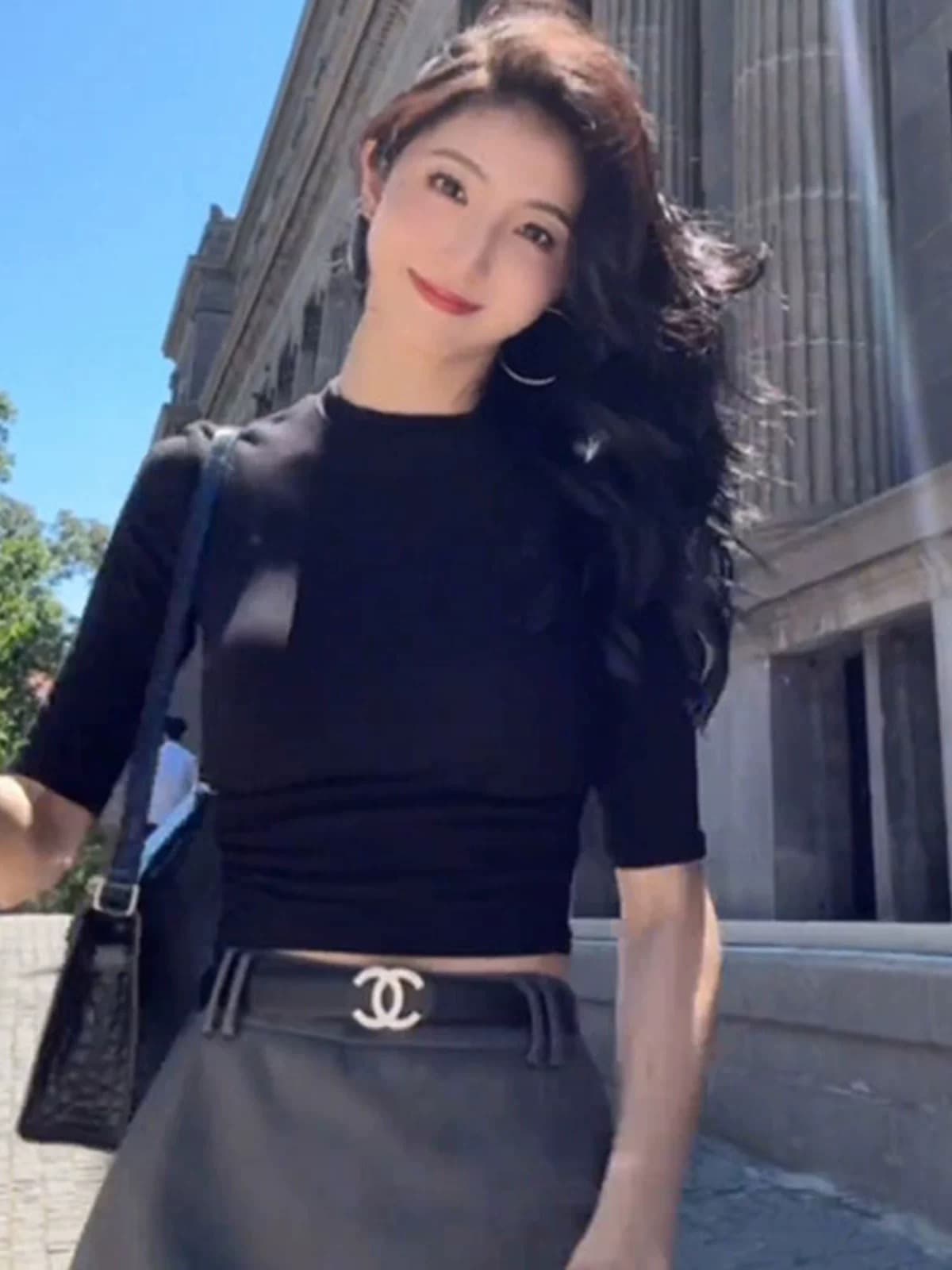 검정색 반하이넥 긍정적 인 어깨 중간 소매 티셔츠 여성 가을 타이트 5 점 소매 프랑스식 꼬집기 허리 기본 셔츠 인사이드 잡아라. 의류 상세 이미지 2