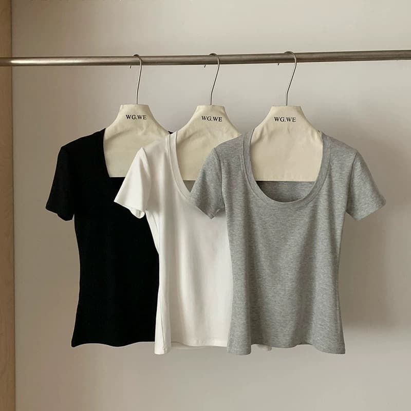 시징 광저우 열세 개 여성 의류 높은 품질 맨위 여름 디자인 센스 몸매 가꾸기 u 칼라 슬림해 보이는 반팔 티셔츠 여성