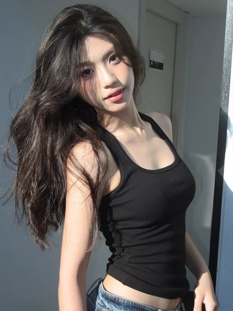 검정색 광장 칼라 쇄골 캐미솔 여름 새로운 외출용 몸매 가꾸기 순수한 욕망 바람 핫걸 맨위 만나는 아름다움 뒤로