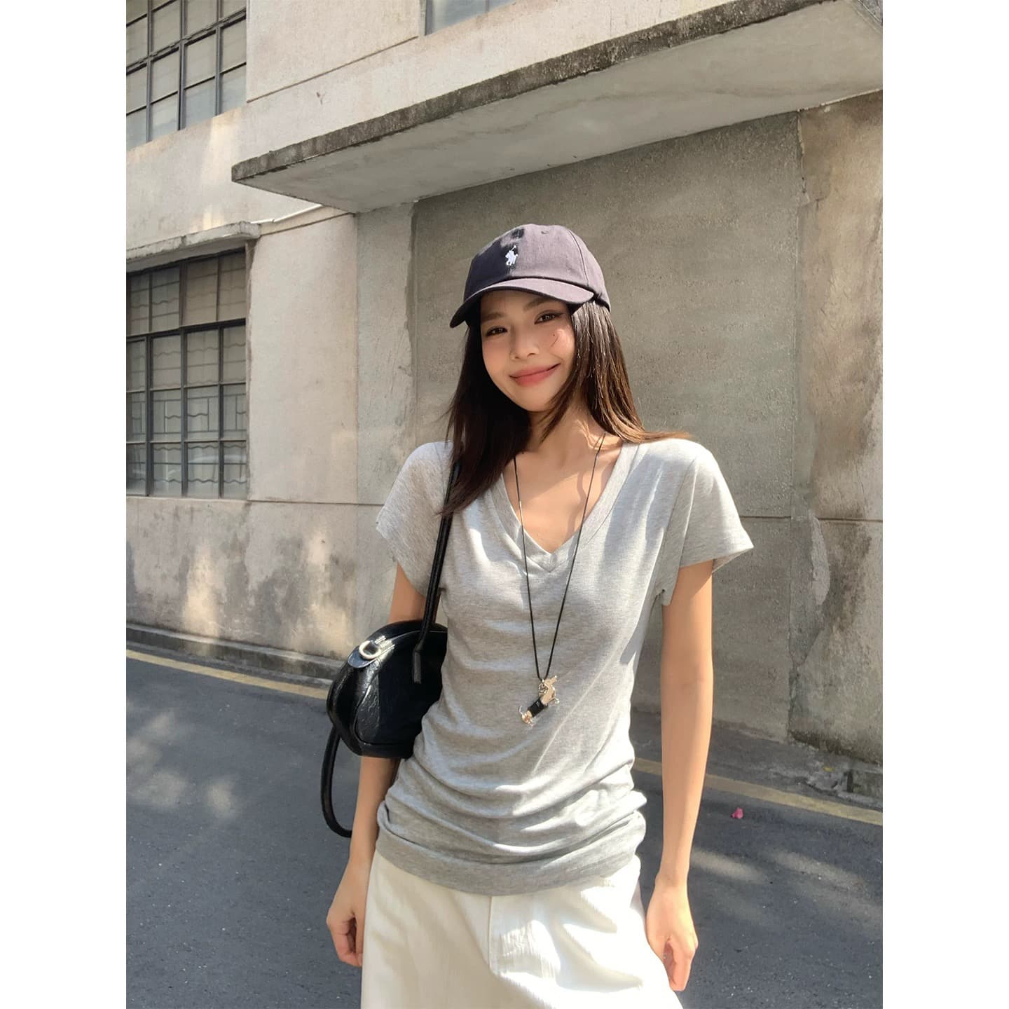 송 긍정적 인 En 주간 실크 아마 살구 색상 V넥 루즈핏 긍정적 인 어깨 반팔 티셔츠 여성 여름 라이 경기 서울 꼬집기 허리 슬림해 보이는 맨위 이미지 5
