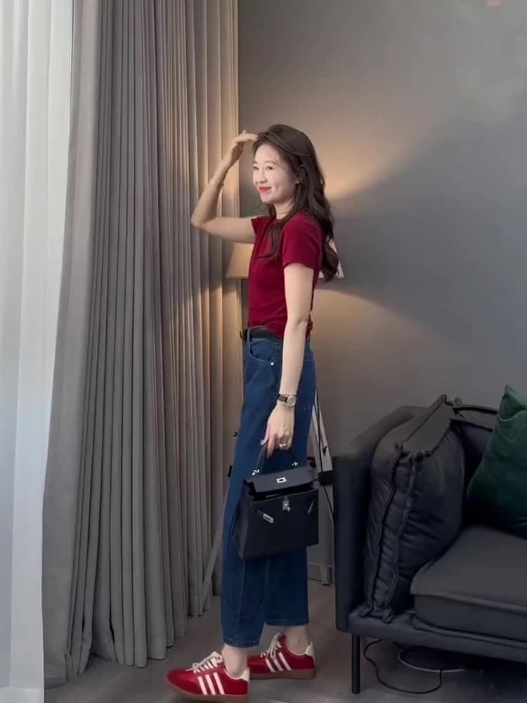 레트로 빨간색 라운드 넥 반팔 긍정적 인 어깨 티셔츠 여성 여름 새로운 미니멀리즘 캐주얼 슬림해 보이는 다용도 기본 셔츠 맨위 이미지 2