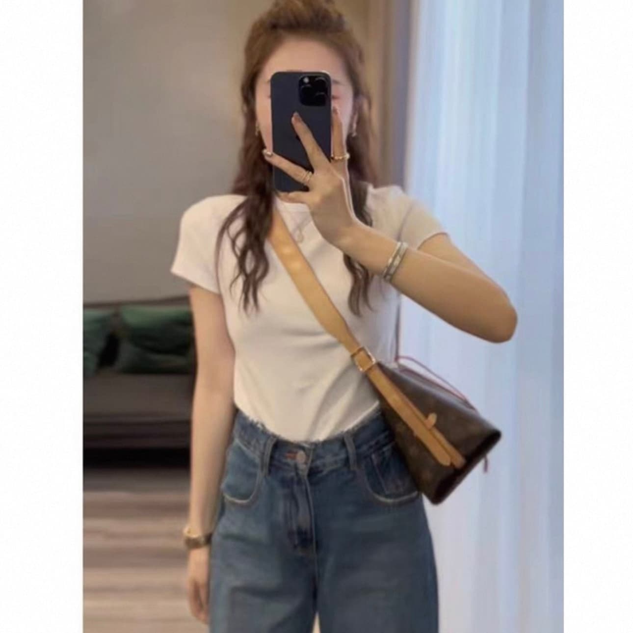 레트로 빨간색 라운드 넥 반팔 긍정적 인 어깨 티셔츠 여성 여름 새로운 미니멀리즘 캐주얼 슬림해 보이는 다용도 기본 셔츠 맨위 상세 이미지 1