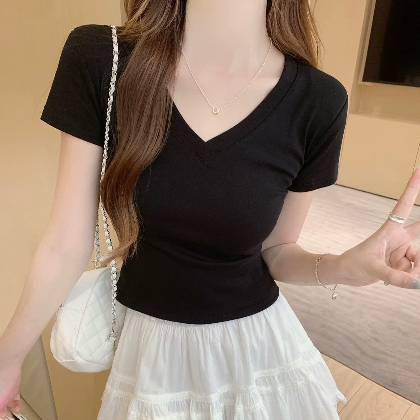 아메리칸 홍콩 느낌 레트로 단색 V넥 어깨 패드 몸매 가꾸기 반팔 티셔츠 여성 여름 작은 대중 고급 회색 동정 맨위 이미지 3
