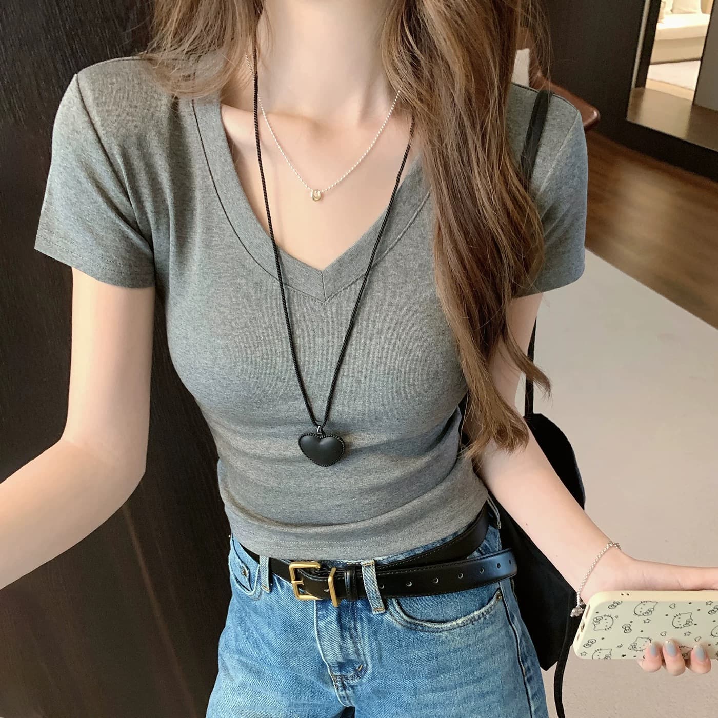 아메리칸 홍콩 느낌 레트로 단색 V넥 어깨 패드 몸매 가꾸기 반팔 티셔츠 여성 여름 작은 대중 고급 회색 동정 맨위 이미지 2