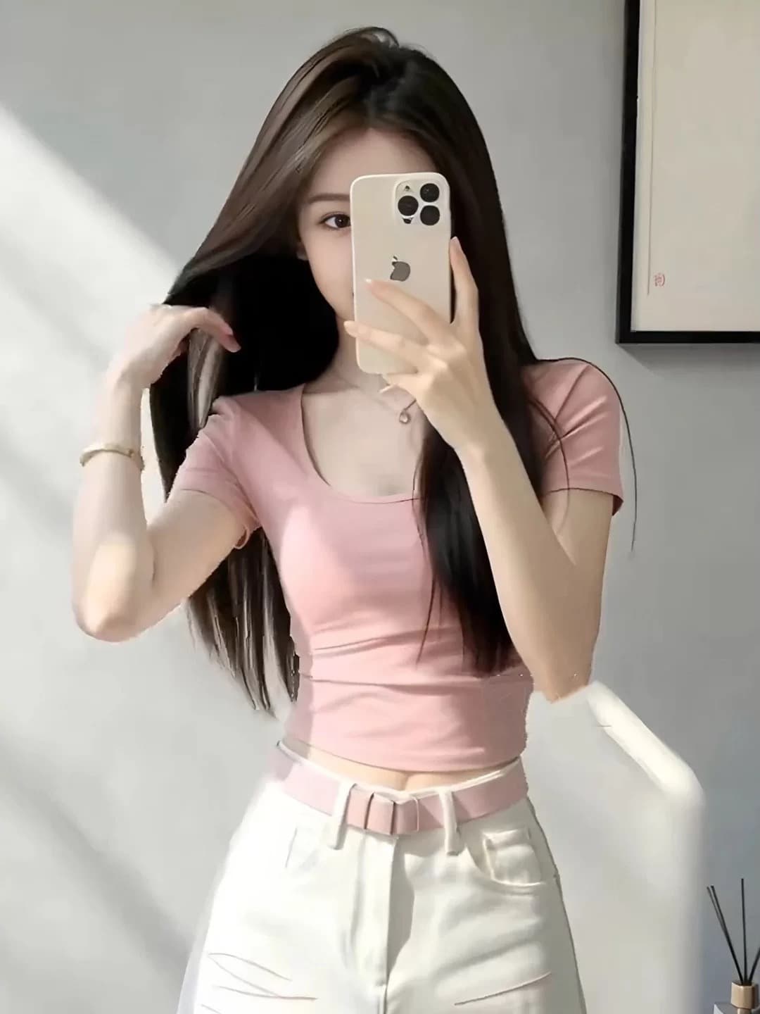 한 부서 달콤한 핫걸 핑크색 광장 칼라 반팔 티셔츠 여성 2026 년 여름 몸매 가꾸기 슬림해 보이는 이슬 쇄골 쇼트 스타일 맨위 상세 이미지 3