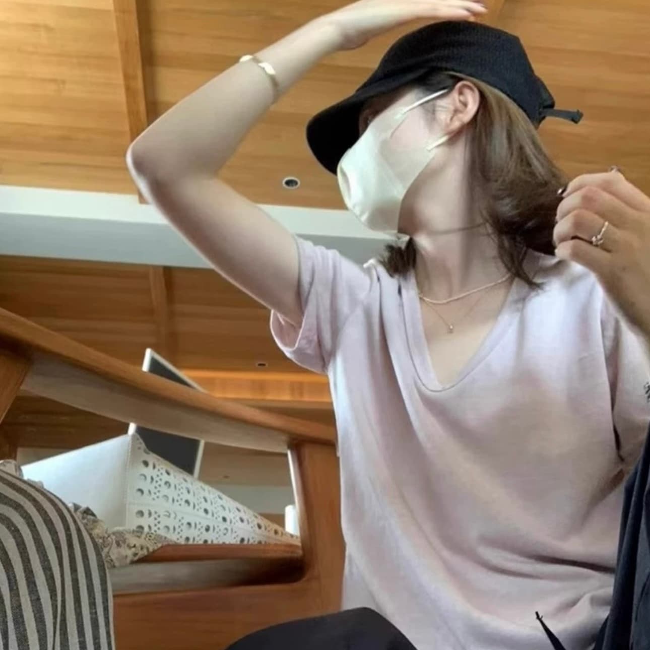 황색 도파민 V넥 긍정적 인 어깨 반팔 티셔츠 여성 2026 여름 한 부서 대 네클라인 루즈핏 느긋한 얇은 스타일 맨위 이미지 5