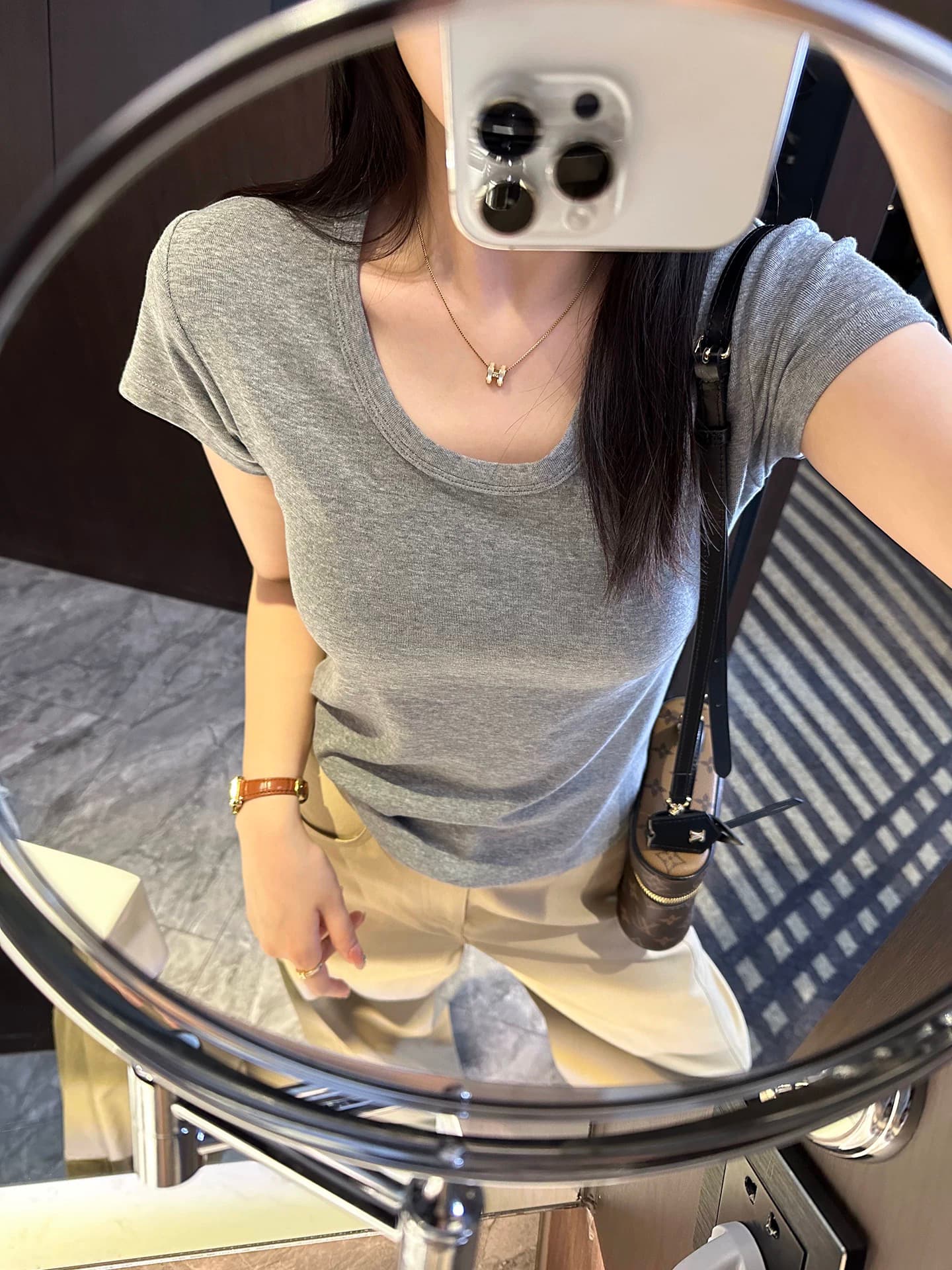 자이언트 디스플레이 화이트 기타 색상 차가운 센스 모달 u 칼라 긍정적 인 어깨 반팔 여성 여름 새로운 몸매 가꾸기 슬림해 보이는 맨위 티셔츠 상세 이미지 4