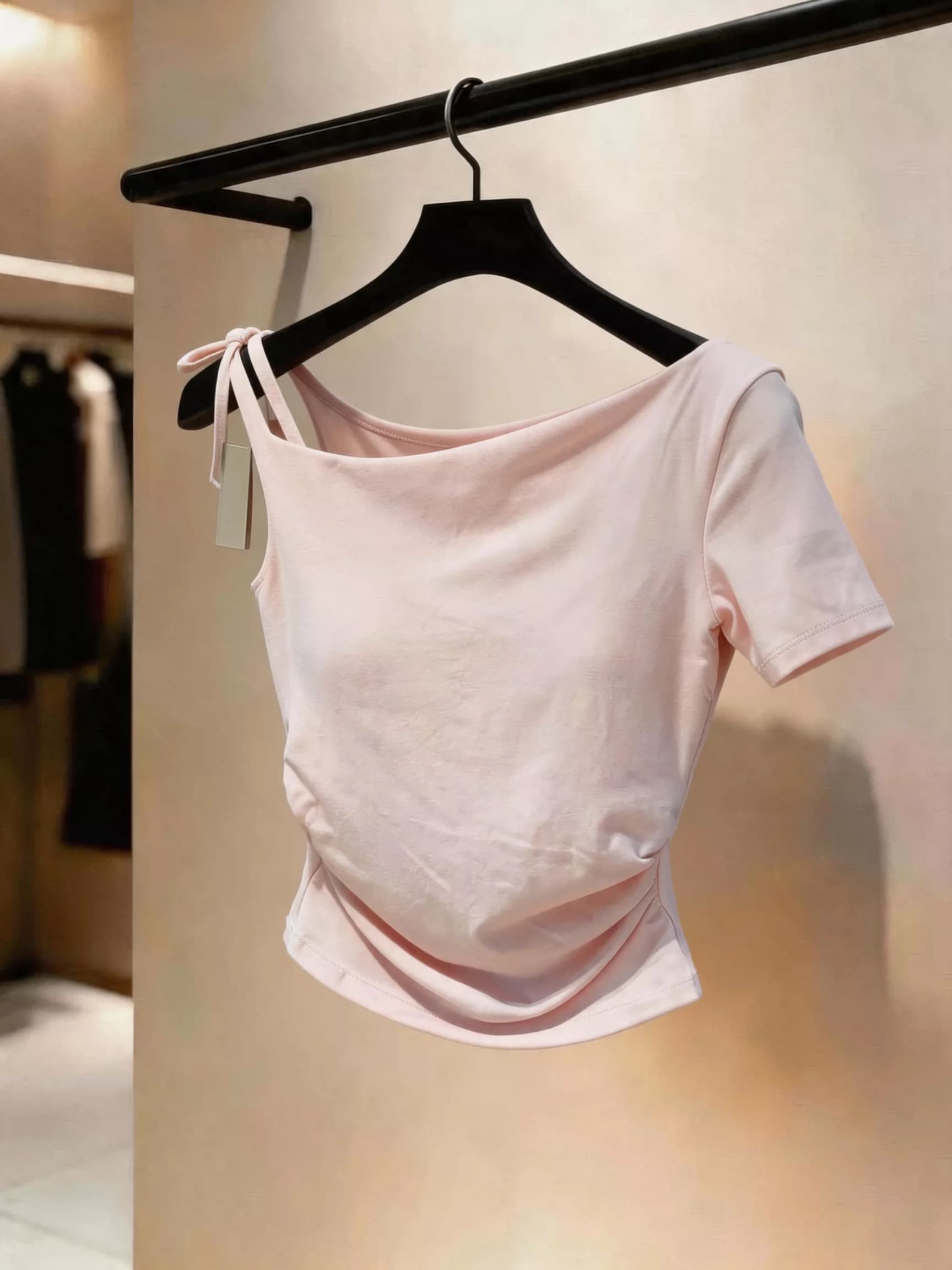 핫걸 스트랩 비스듬한 칼라 오프숄더 반팔 벨트 가슴 패드 티셔츠 여성 허리 수축 고유 한 Chic 오프숄더 맨위 고급 센스 상세 이미지 1