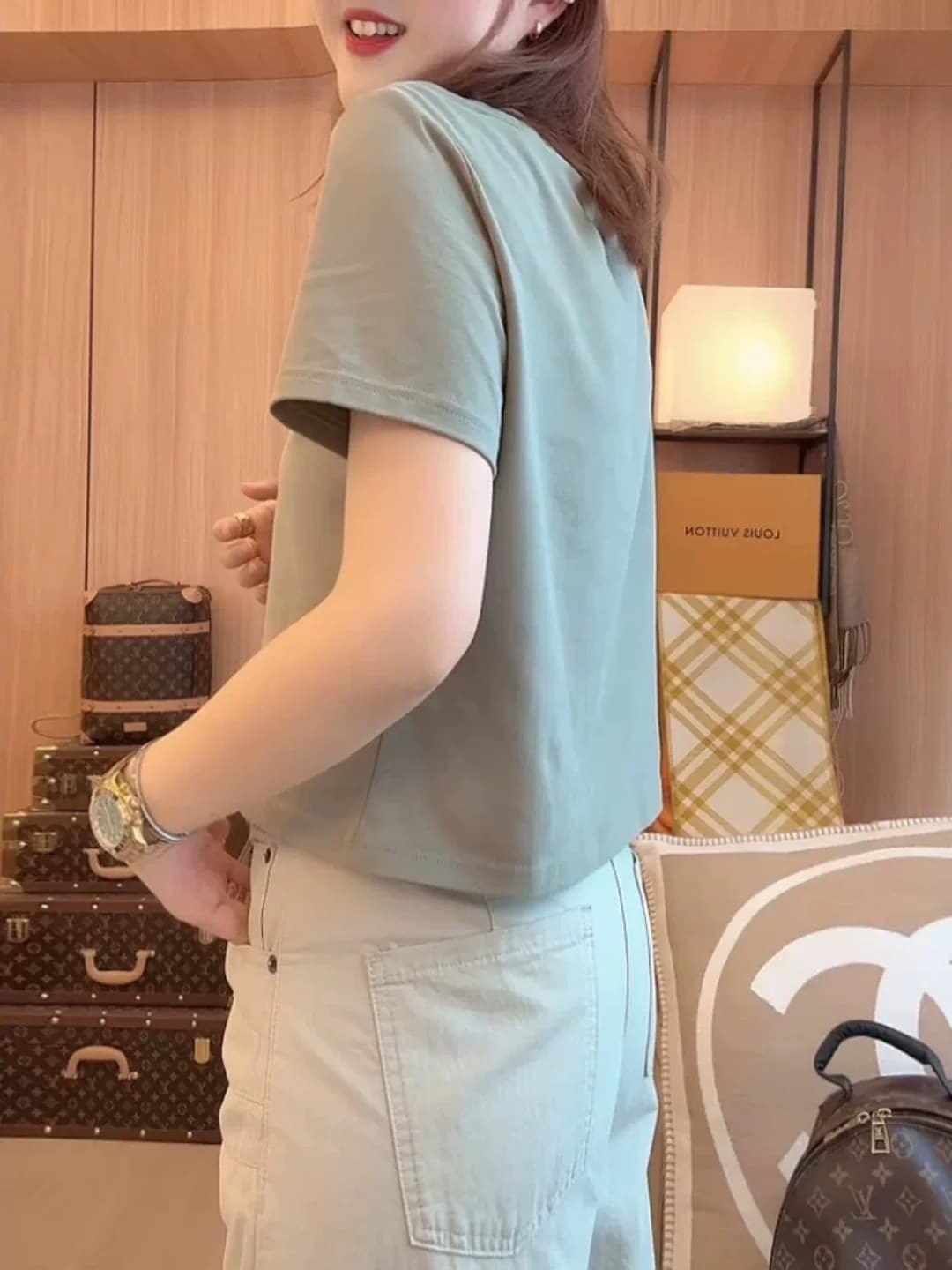 회색 녹색 긍정적 인 어깨 반팔 티셔츠 여성 여름 2026 새로운 다용도 슬림해 보이는 라운드 넥 맨위 쇼트 스타일 여성 동정 상세 이미지 4