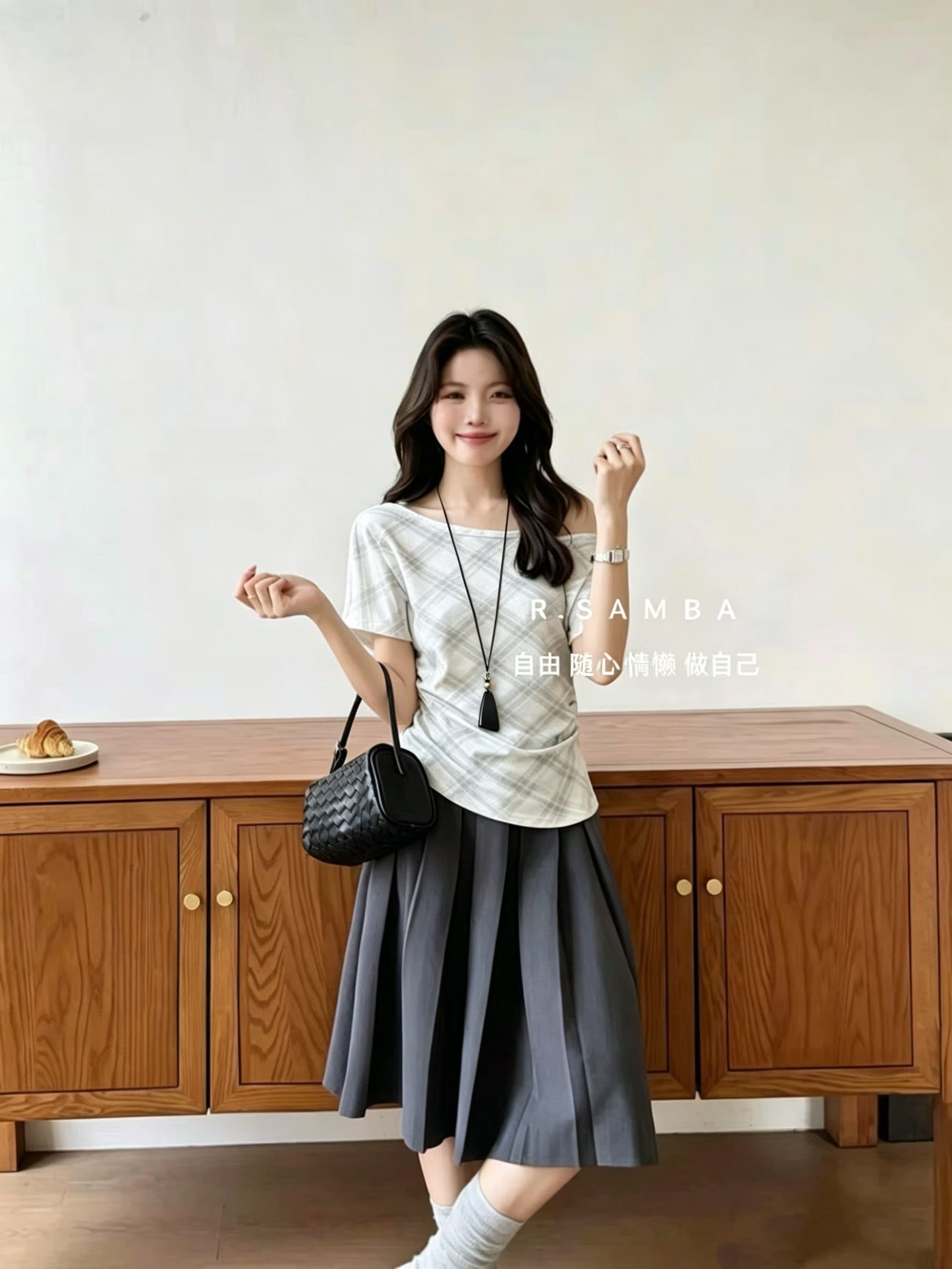 한 부서 미니멀리즘 연령 감소 비스듬한 어깨 체크무늬 반팔 맨위 여성 몸매 가꾸기 슬림해 보이는 다용도 작은 대중 디자인 센스 일상 티셔츠 이미지 2