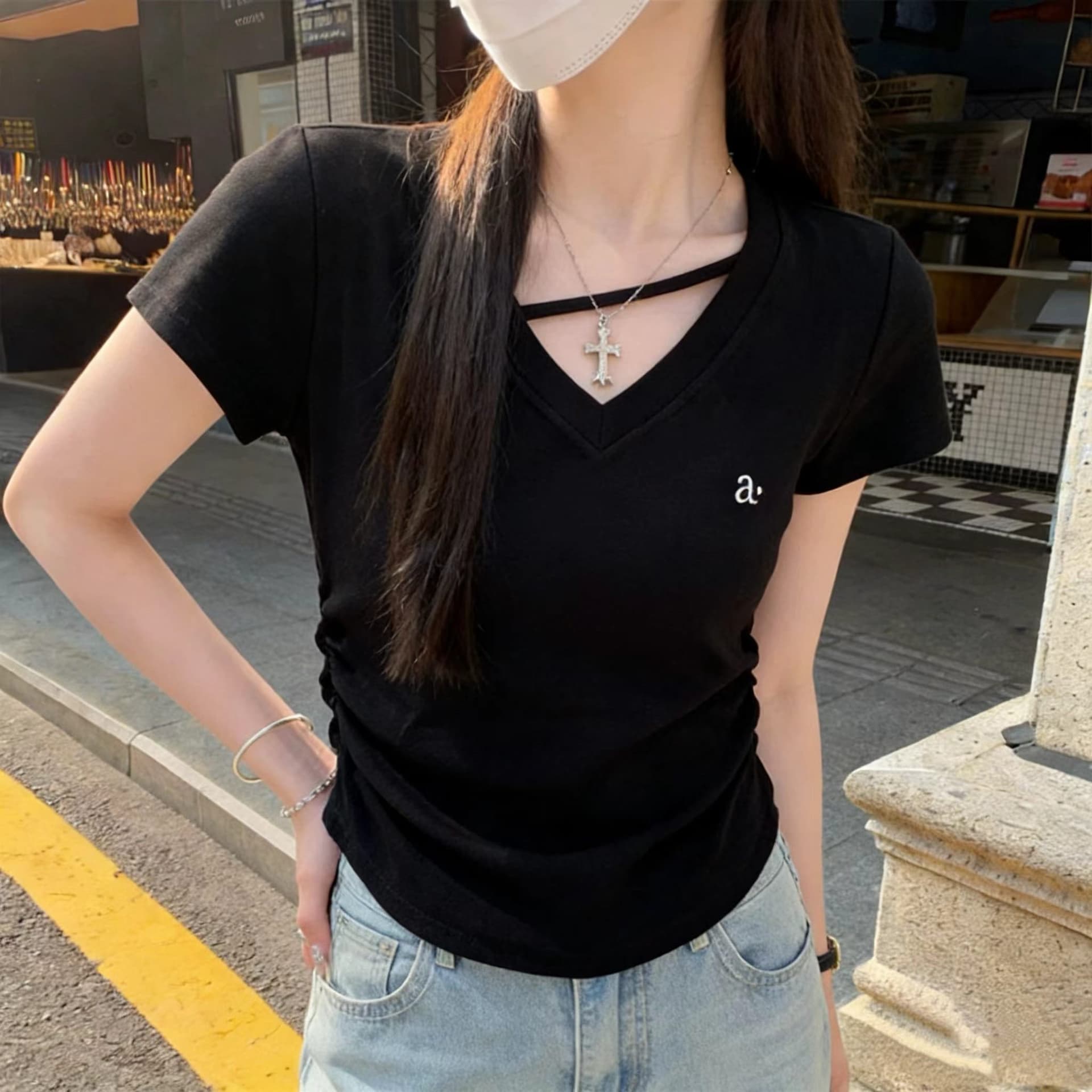 한 부서 Chic 빨간색 V넥 반팔 티셔츠 여성 여름 디자인 센스 슈퍼 잘 생긴 꼬집기 허리 쇼트 스타일 긍정적 인 어깨 아름다운 맨위 이미지 2