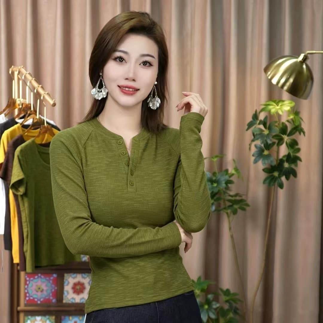 긴팔 티셔츠 여성 작은 셔츠 2026 가을 새로운 슈퍼 화재 연령 감소 디자인 센스 몸매 가꾸기 반 개방 V넥 디스플레이 몸 맨위 상세 이미지 4