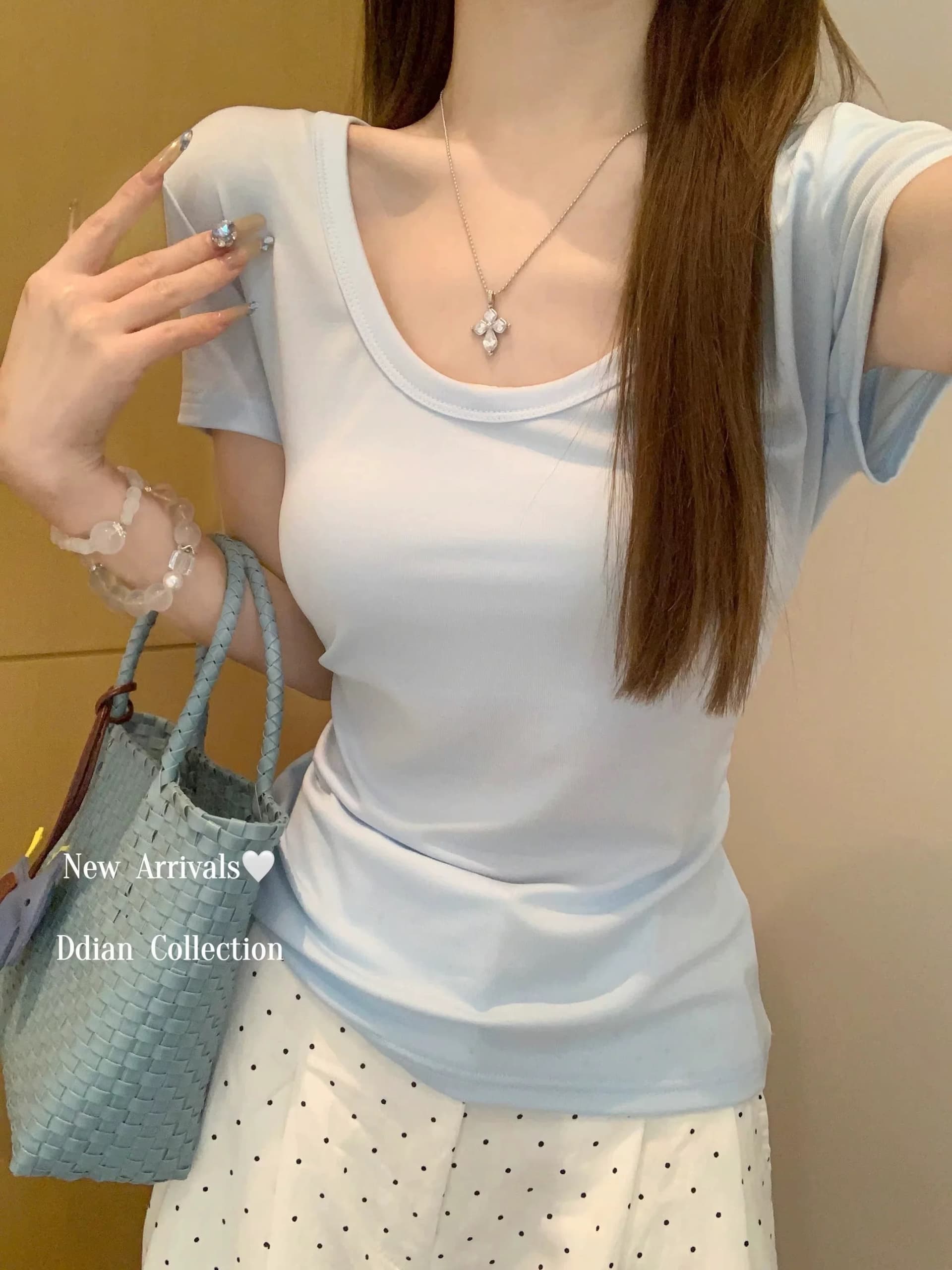 한 부서 baby 우유 파란색 u 칼라 반팔 티셔츠 여성 봄 여름 순수한 욕망 bm 바람 느슨함 센스 인사이드 가져 가라. 긍정적 인 어깨 낮은 네크라인 맨위