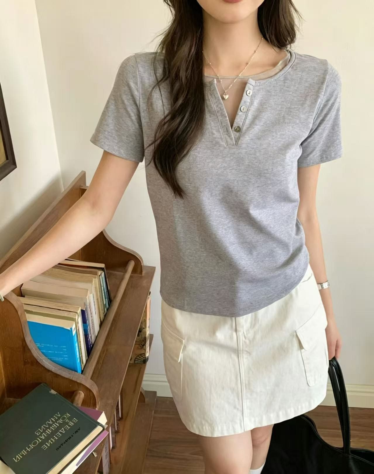페이크 레이어드 망사 패치워크 V넥 반팔 티셔츠 여성 2026 봄 여름 새로운 다용도 패션 외국 가스 슬림해 보이는 맨위 상세 이미지 1