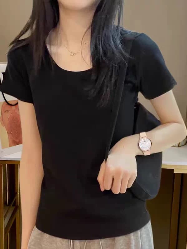 오트밀 색상 u 칼라 반팔 티셔츠 여성 2026 여름 새로운 몸매 가꾸기 슬림해 보이는 다용도 맨위 미니멀리즘 디자인 센스 작은 셔츠 이미지 2