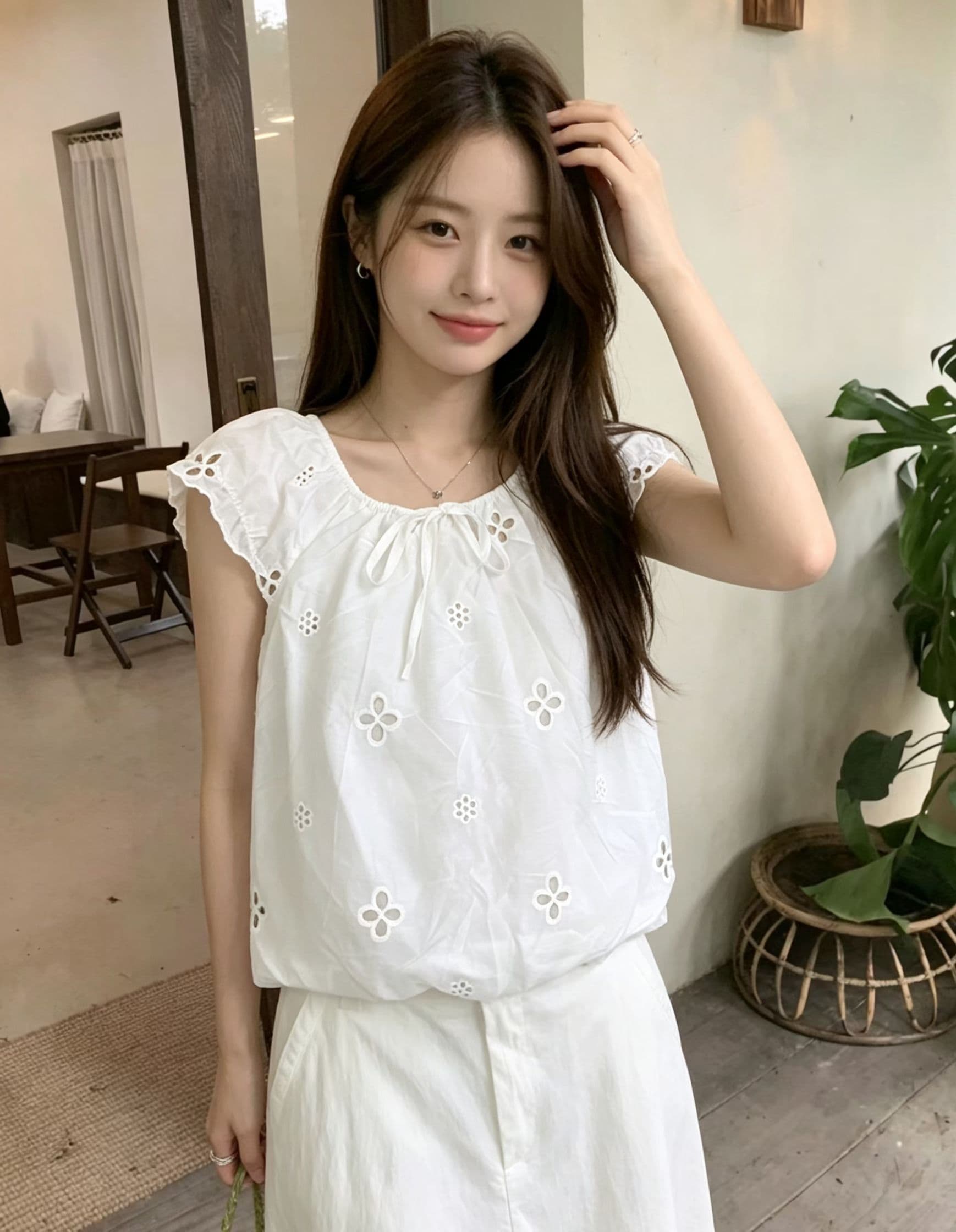 프랑스식 품격 자수 홀로우 아웃 자수 라운드 넥 거품 소매 여성 셔츠 여름 2026 패션 연령 감소 꽃밭 맨위 이미지 3