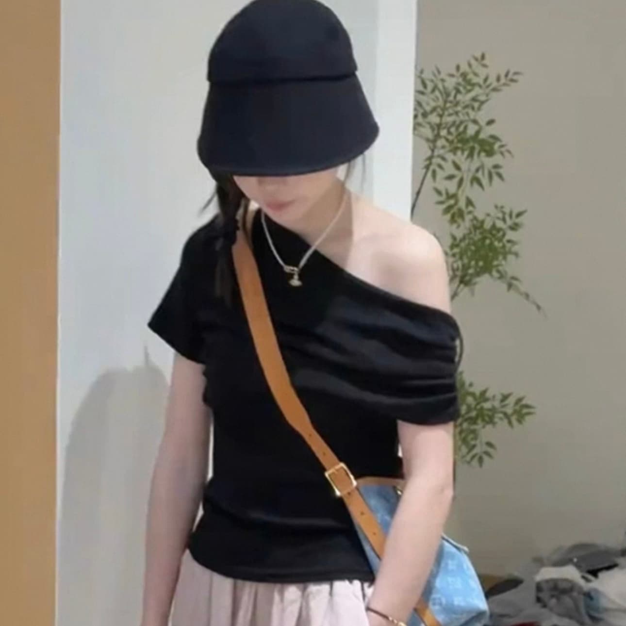 핫걸 바람 비스듬한 칼라 오프숄더 반팔 티셔츠 여성 여름 새로운 순수한 욕망 몸매 가꾸기 슬림해 보이는 디자인 센스 화이트 맨위 서비스 상세 이미지 1