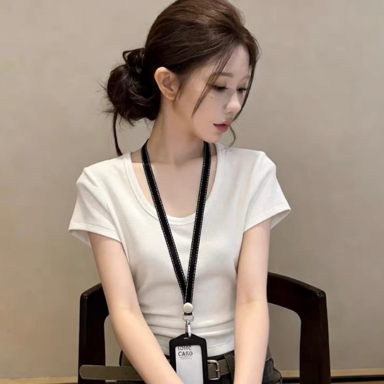 출퇴근 기초 섹션 u 칼라 반팔 티셔츠 여성 2026 년 여름 새로운 일상 다용도 품격 작은 셔츠 익스트림 제인 맨위 상세 이미지 1
