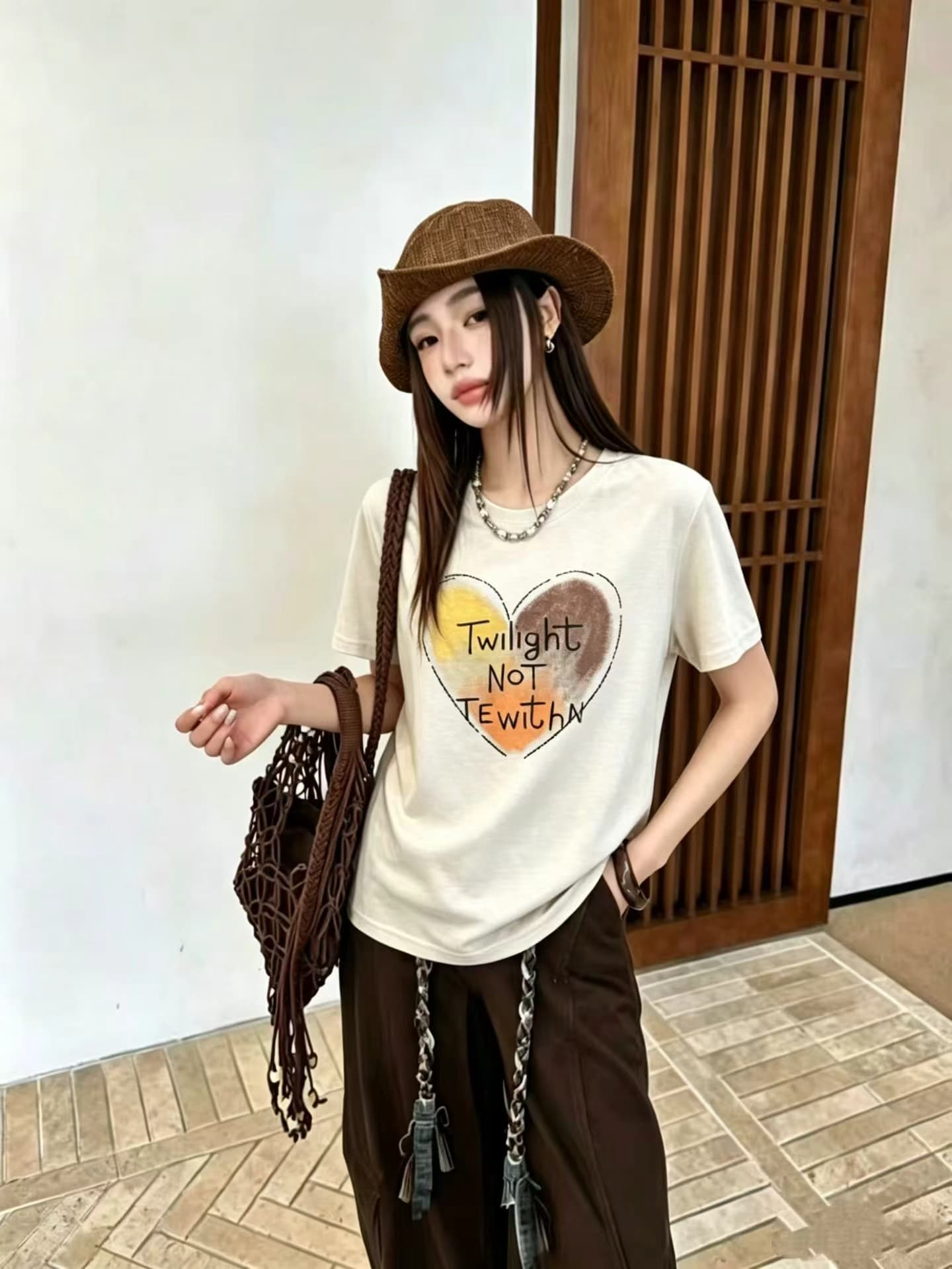 한 부서 문자 프린트 여름 여성 의류 2026 새로운 몸매 가꾸기 패션 외국 가스 디자인 센스 라운드 넥 작은 대중 맨위 여성 상세 이미지 2