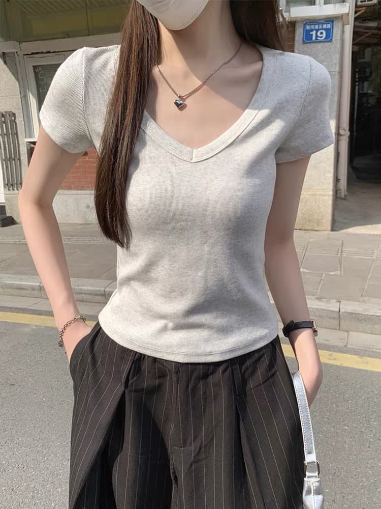 단색 미니멀리즘 다용도 기초 섹션 반팔 티셔츠 여성 여름 몸매 가꾸기 핫걸 V넥 긍정적 인 어깨 슬림해 보이는 쇼트 스타일 작은 맨위 상세 이미지 3