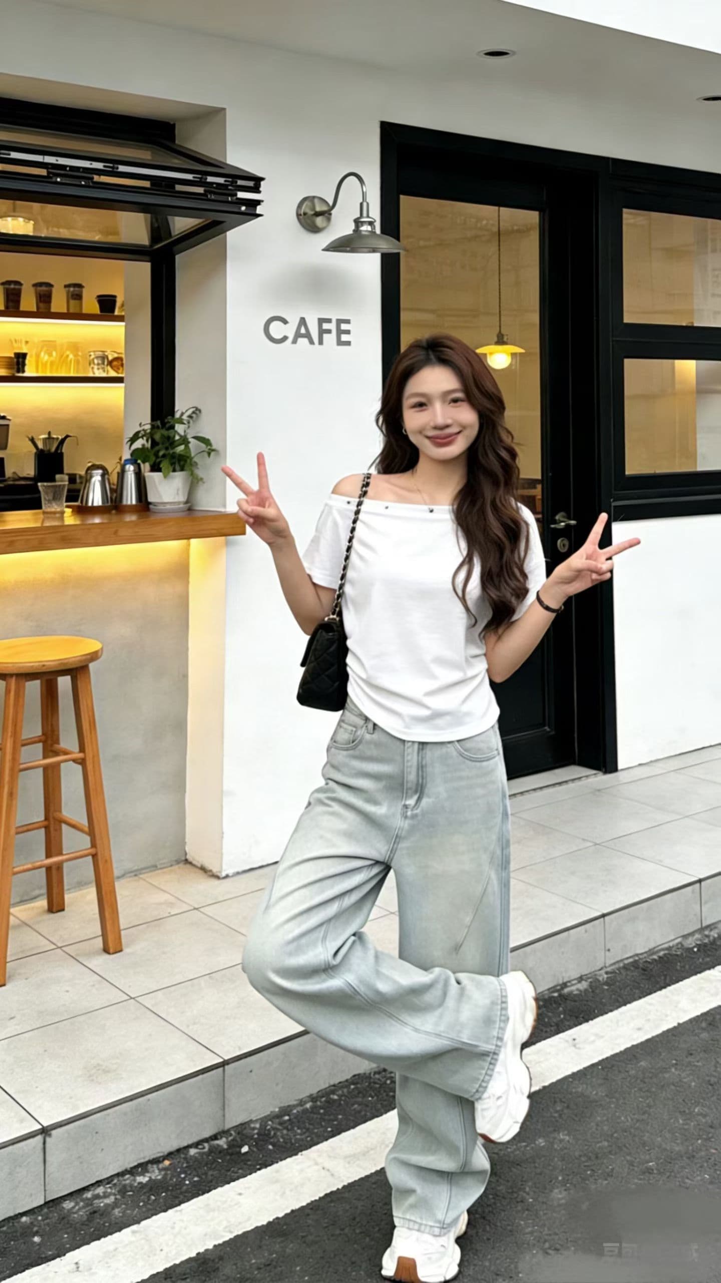 한국 스타일 2026 패션 미니멀리즘 디자인 센스 징 비스듬한 어깨 반팔 티셔츠 여성 여름 화이트 허리 수축 슬림해 보이는 맨위 상세 이미지 2