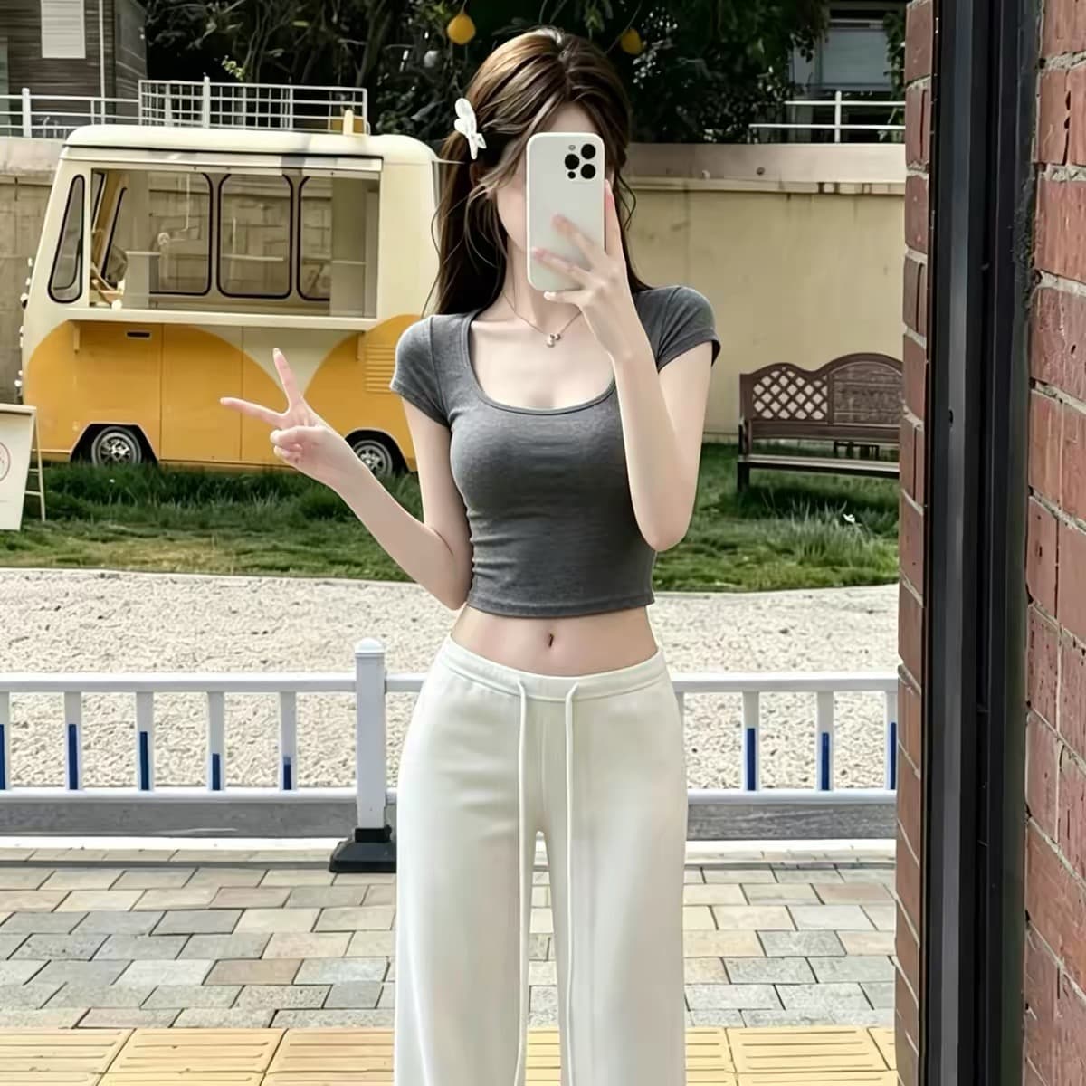 자이언트 잘 생긴 타이트 긍정적 인 어깨 u 칼라 반팔 티셔츠 여성 여름 2026 년 새로운 핫걸 몸매 가꾸기 슬림해 보이는 쇼트 스타일 맨위 상세 이미지 2