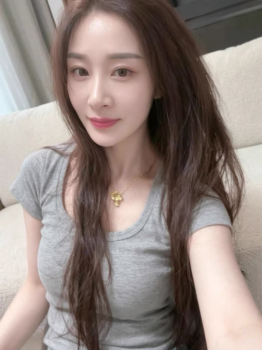 회색 낮은 네크라인 반팔 티셔츠 여성 여름 몸매 가꾸기 외국 가스 미니멀리즘 세련된 튀김 거리 고유 한 아름다운 꼬집기 허리 위로 의류 상세 이미지 2