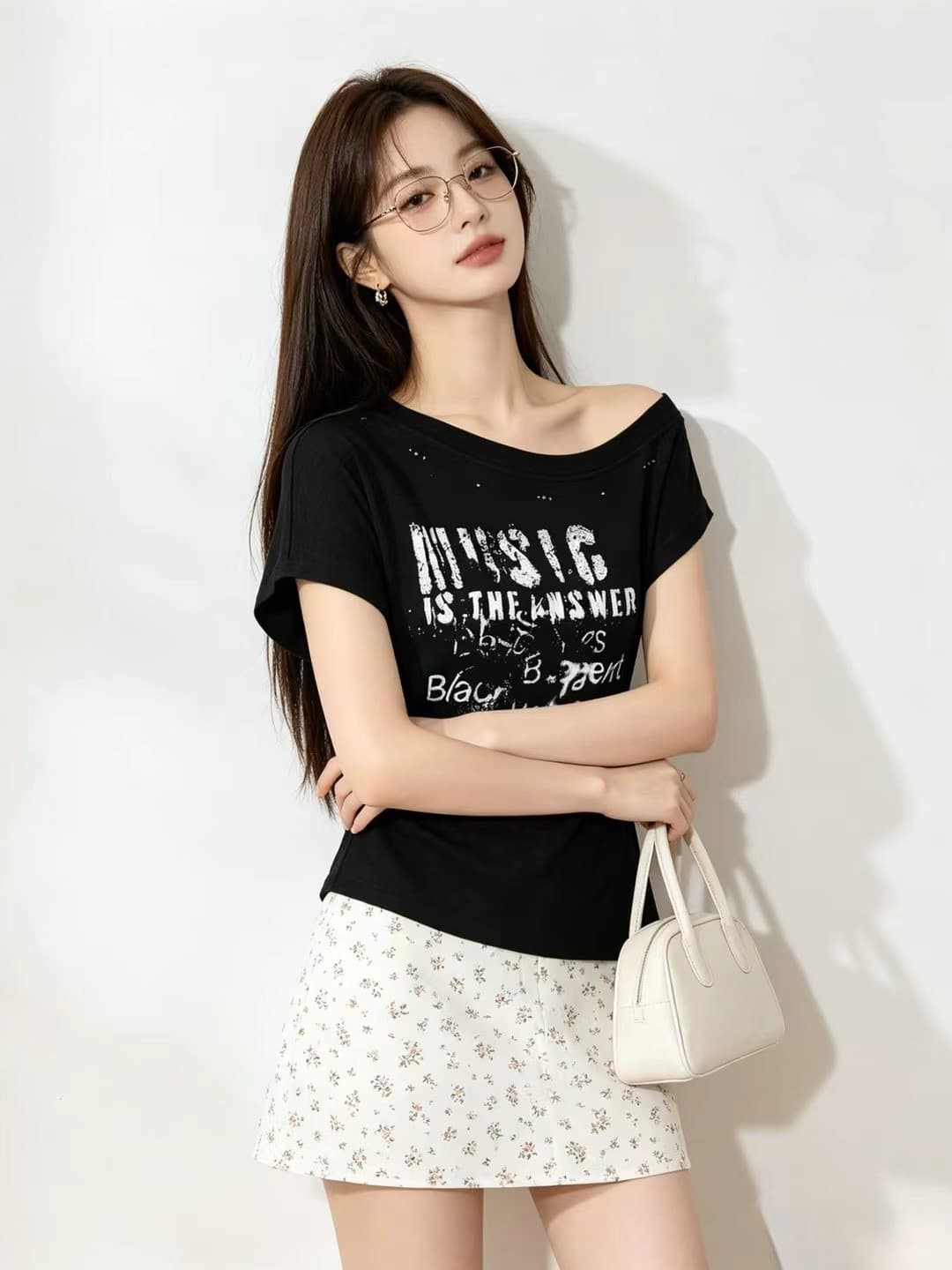 출퇴근 품격 아메리칸 레트로 알파벳 프린트 비스듬한 어깨 반팔 티셔츠 여성 여름 미니멀리즘 슬림해 보이는 다용도 맨위 상세 이미지 2