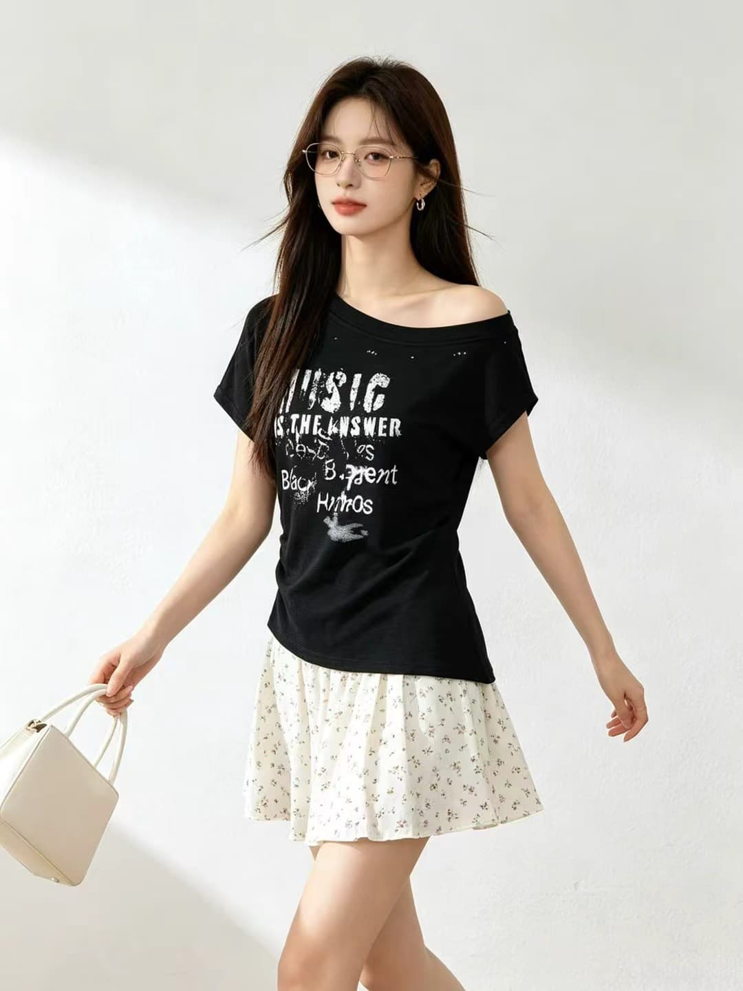 출퇴근 품격 아메리칸 레트로 알파벳 프린트 비스듬한 어깨 반팔 티셔츠 여성 여름 미니멀리즘 슬림해 보이는 다용도 맨위 상세 이미지 4