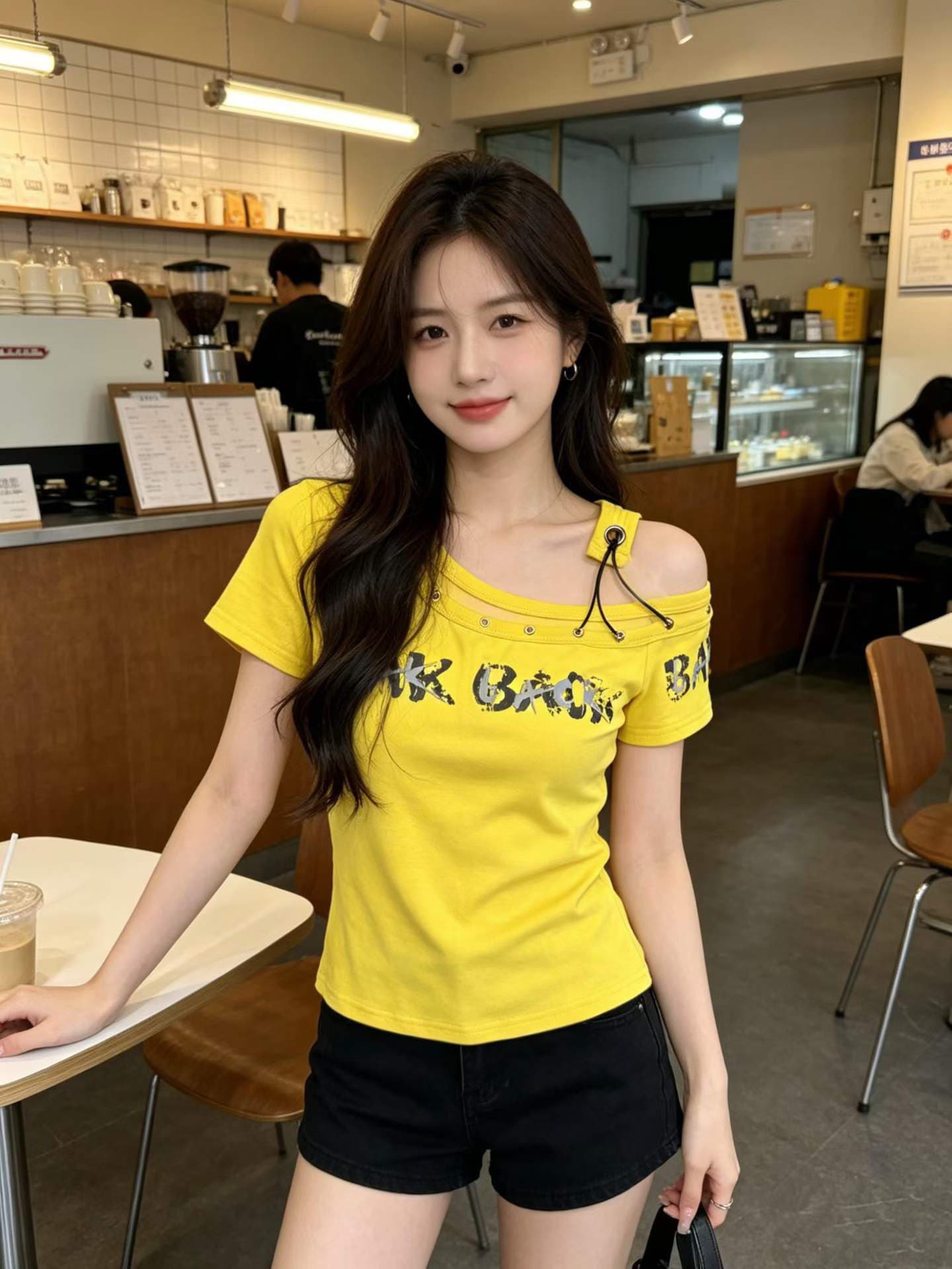 작은 대중 디자인 센스 알파벳 프린트 쇼트 스타일 반팔 맨위 패션 징 장식 오프숄더 다용도 몸매 가꾸기 티셔츠 여성 이미지 3