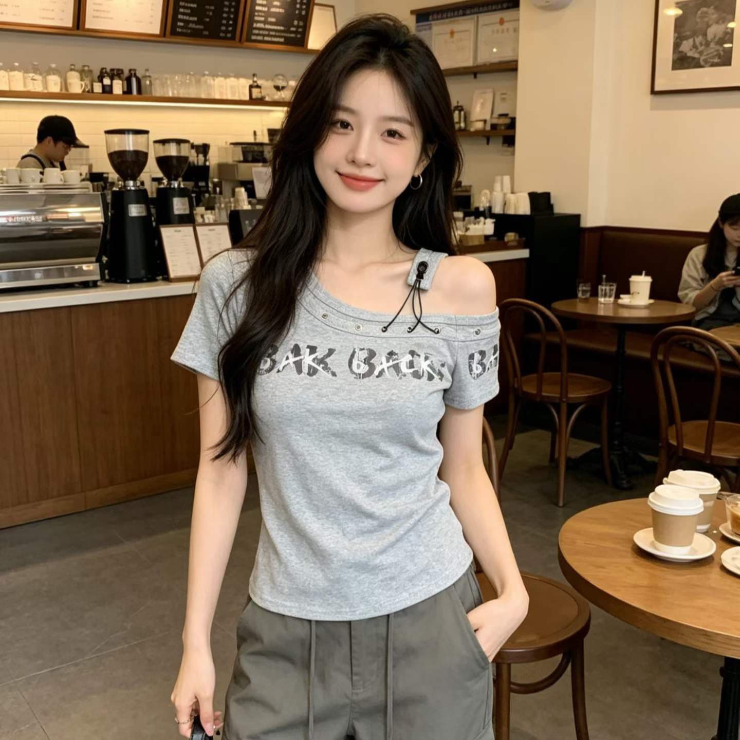 작은 대중 디자인 센스 알파벳 프린트 쇼트 스타일 반팔 맨위 패션 징 장식 오프숄더 다용도 몸매 가꾸기 티셔츠 여성 상세 이미지 1