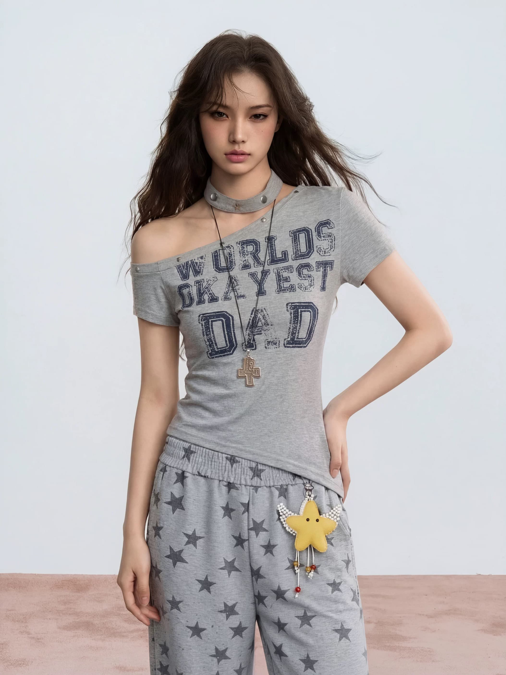 아메리칸 회색 오프숄더 비스듬한 어깨 반팔 티셔츠 여성 여름 여름 디자인 센스 불규칙 몸매 가꾸기 허리 수축 쇼트 스타일 맨위 이미지 3