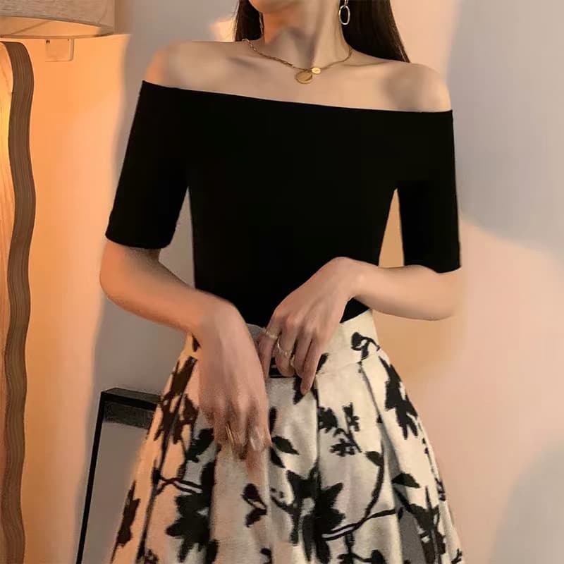 검정색 오프숄더 티셔츠 여성 여름 26 새로운 몸매 가꾸기 디자인 센스 작은 대중 반팔 순수한 욕망 쇄골 오프숄더 맨위