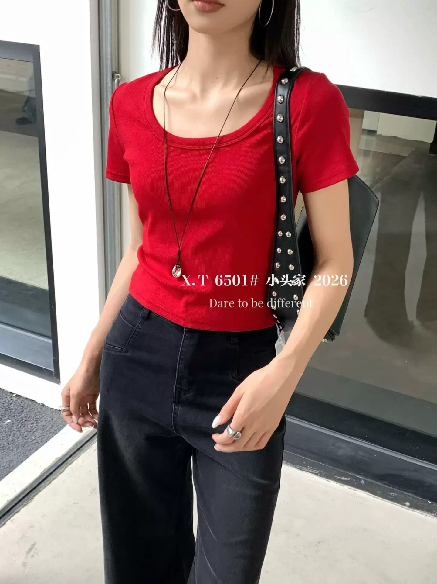 아메리칸 핫걸 섹시함 u 칼라 회색 반팔 티셔츠 여성 여름 몸매 가꾸기 슬림해 보이는 하이웨이스트 쇼트 스타일 이슬 뼈의 쇼트 스타일 맨위 상세 이미지 2