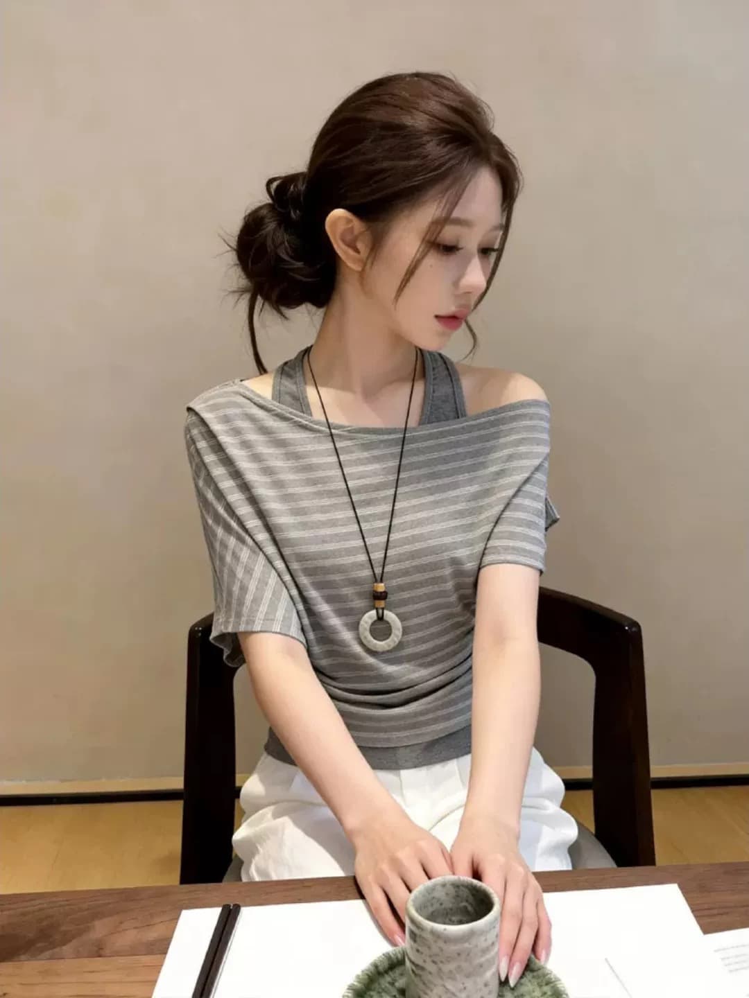 페이크 레이어드 스트라이프 오프숄더 반팔 티셔츠 여성 여름 2026 새로운 패션 디자인 센스 허리 수축 오프숄더 맨위 상세 이미지 4