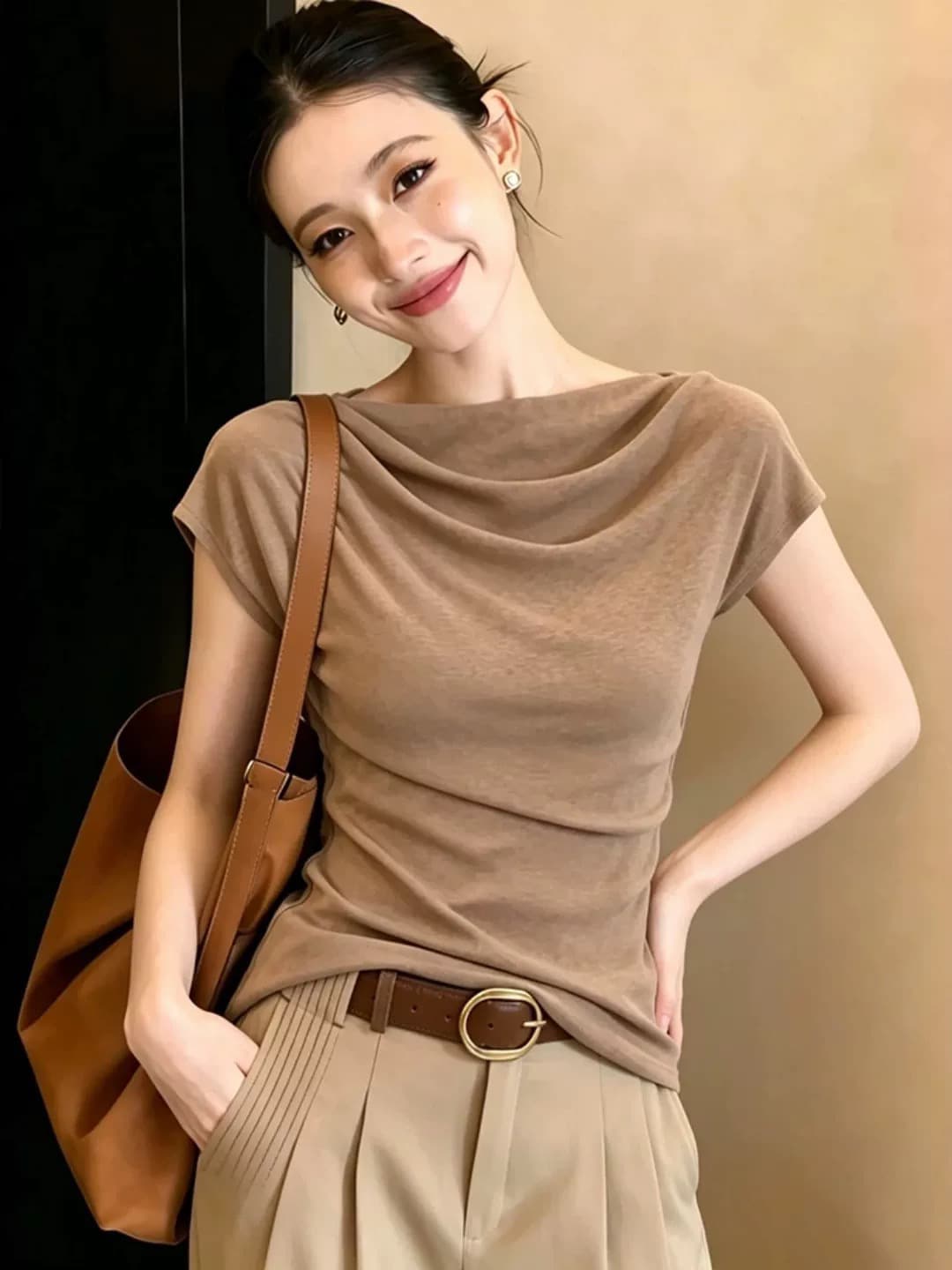 캐주얼 바람 고유 한 클래식 섹션 절묘한 비대칭 주름 반팔 티셔츠 몸매 가꾸기 슬림해 보이는 디자인 센스 품격 맨위 이미지 4