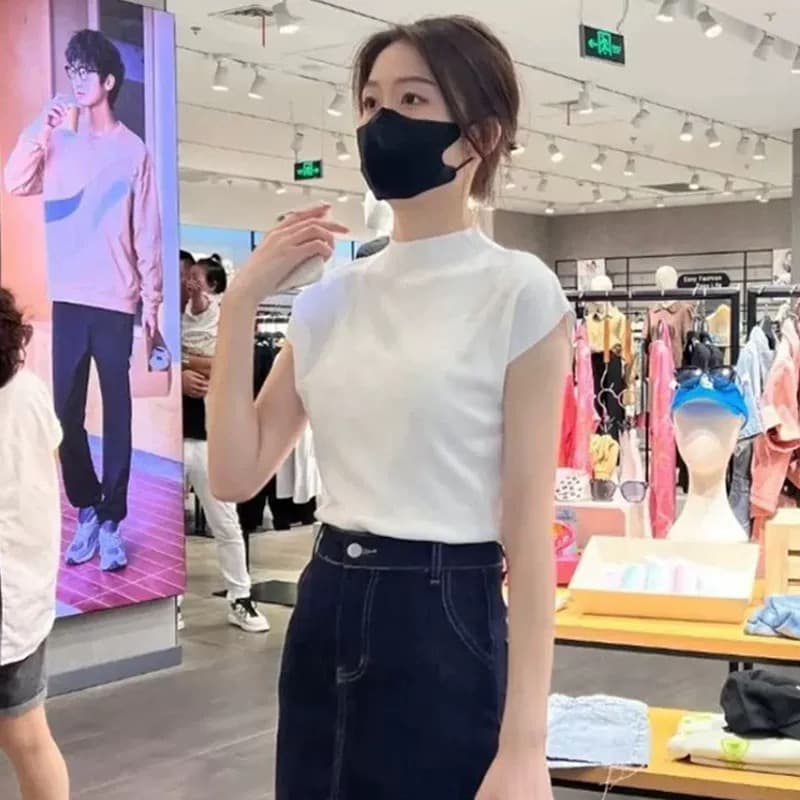 반하이넥 검정색 니트 반팔 티셔츠 여성 여름 2026 새로운 폭발 긍정적 인 어깨 타이트 쇼트 스타일 인사이드 잡아라. 의류 이미지 5