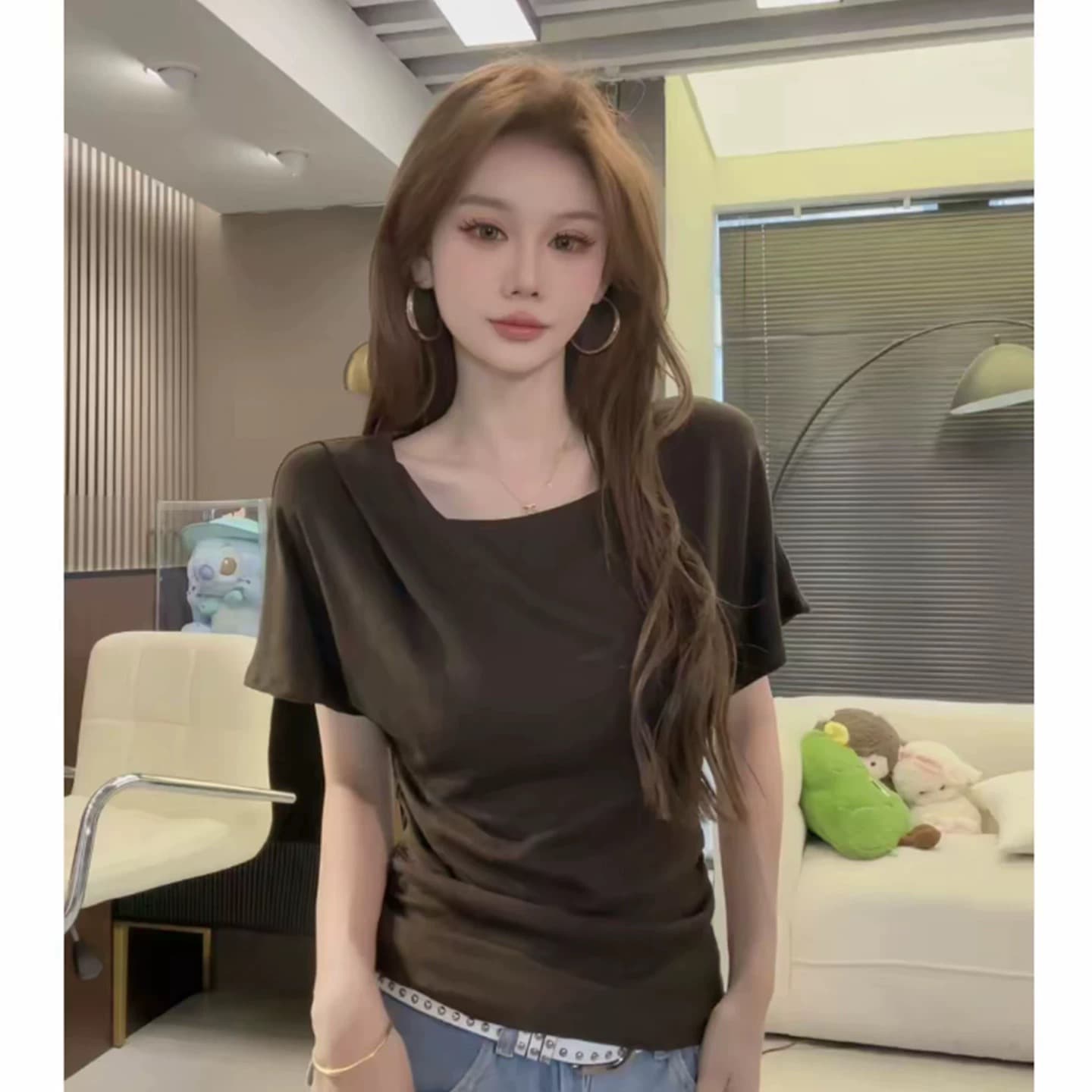 한 부서 단색 불규칙 주름 비스듬한 반팔 티셔츠 여성 2026 여름 새로운 몸매 가꾸기 슬림해 보이는 그레이트 봐. 의류 이미지 2